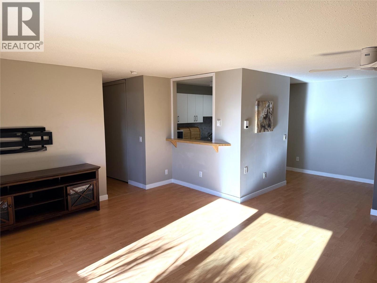 555 Rowcliffe Avenue Unit# 305