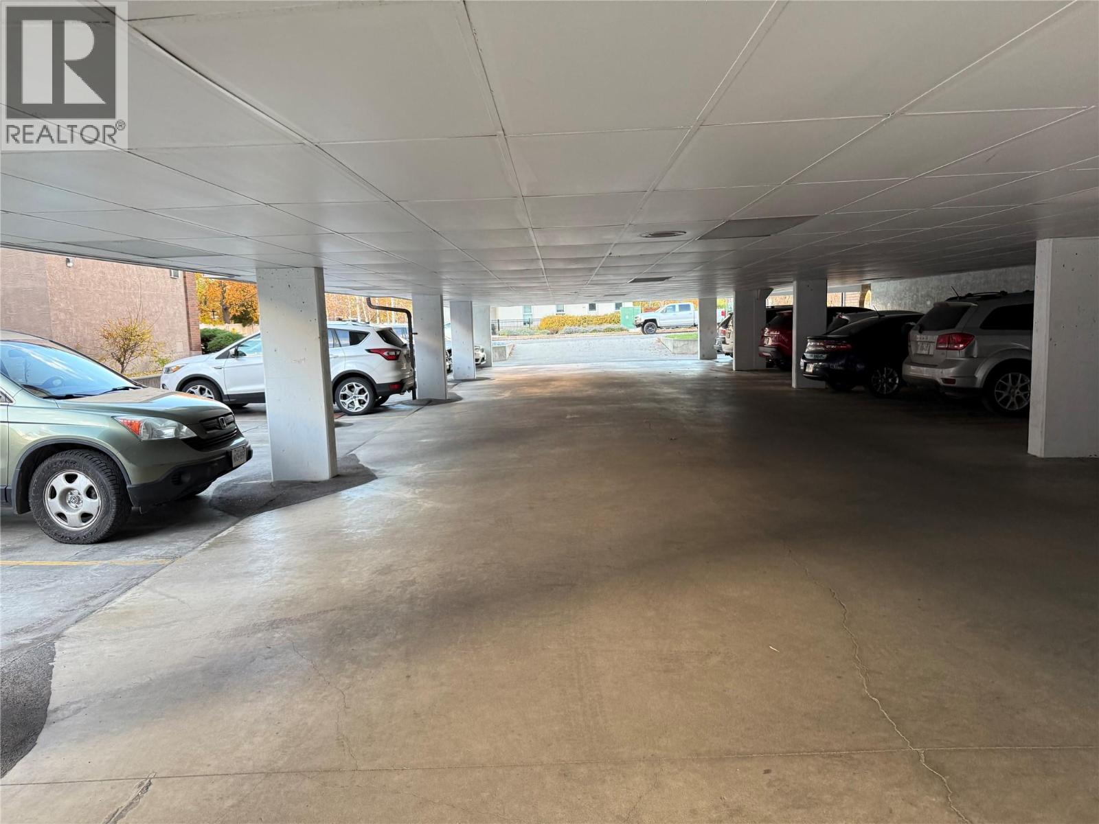 555 Rowcliffe Avenue Unit# 305