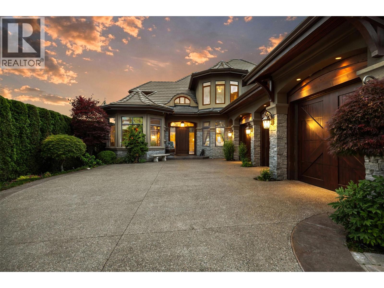 2449 Selkirk Drive