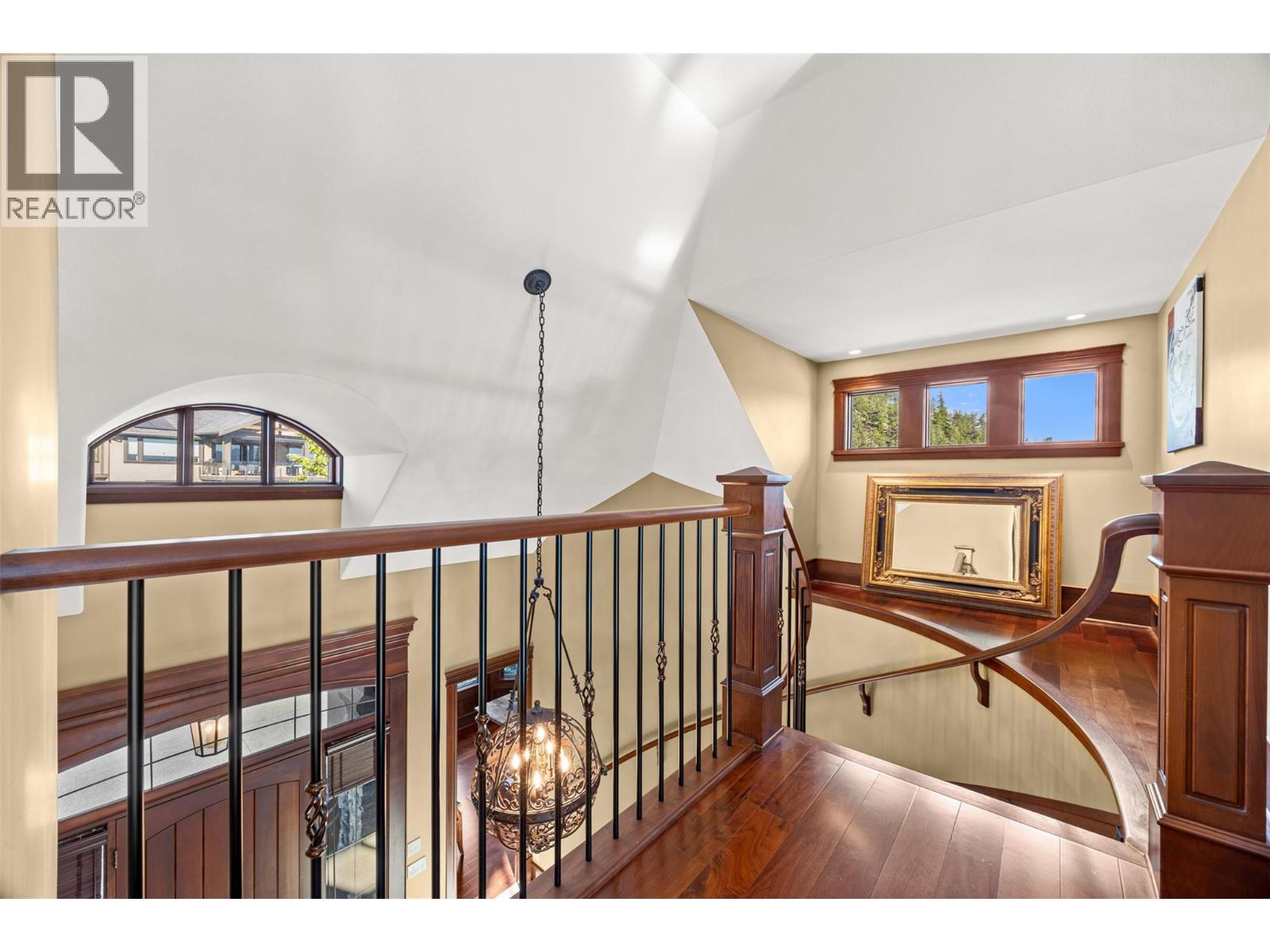 2449 Selkirk Drive