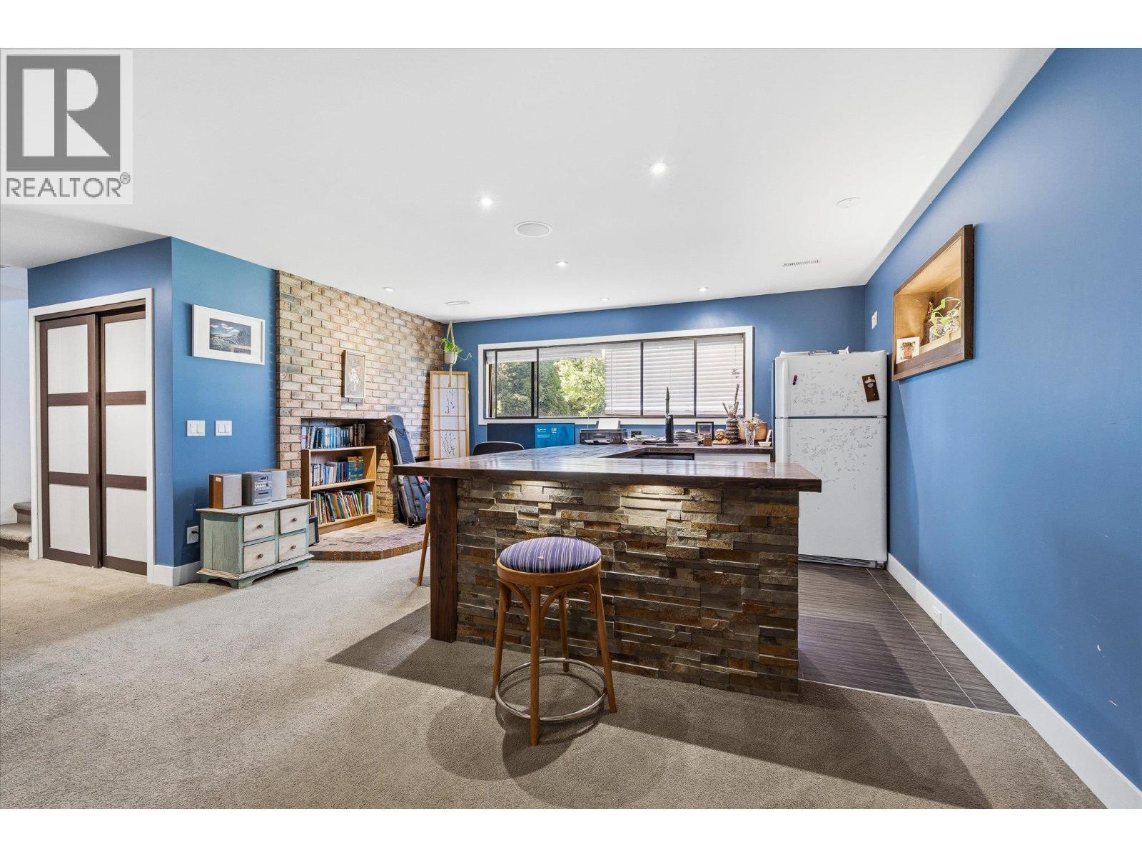 319 Valley Road