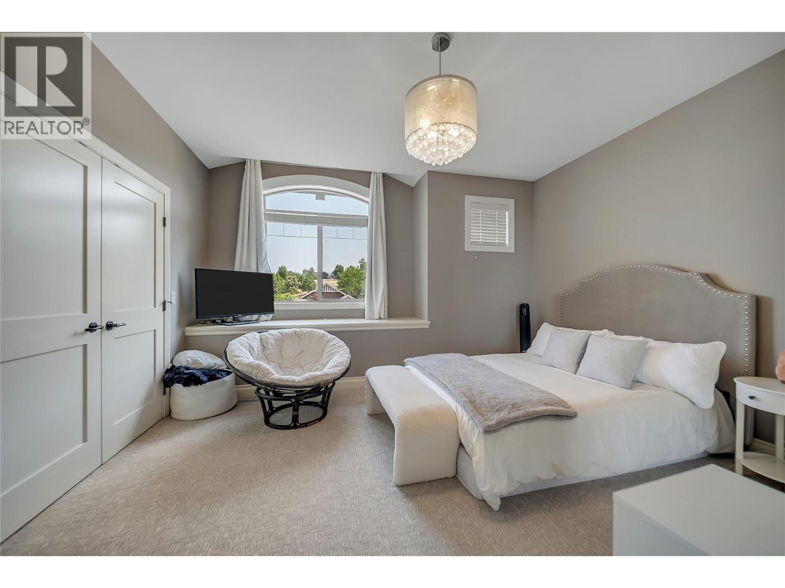 336 Quilchena Drive