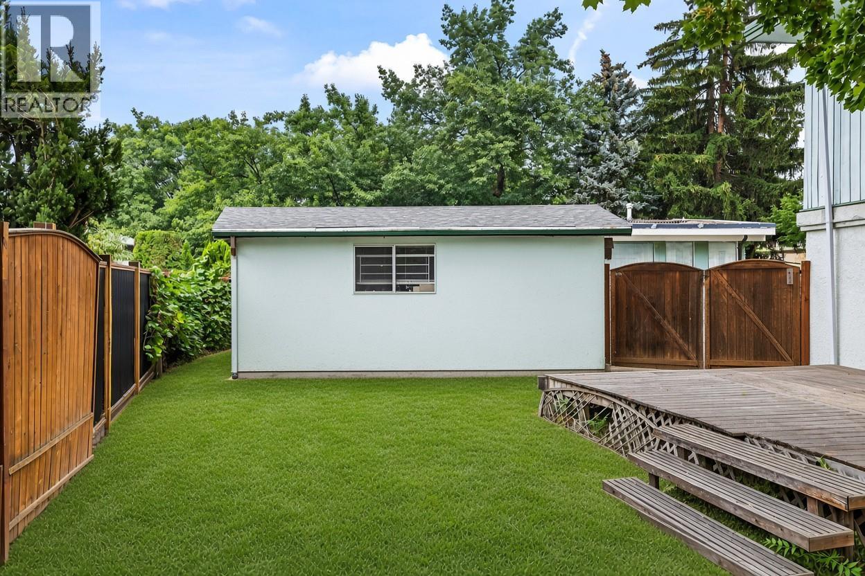 1050 Pinecrest Lane