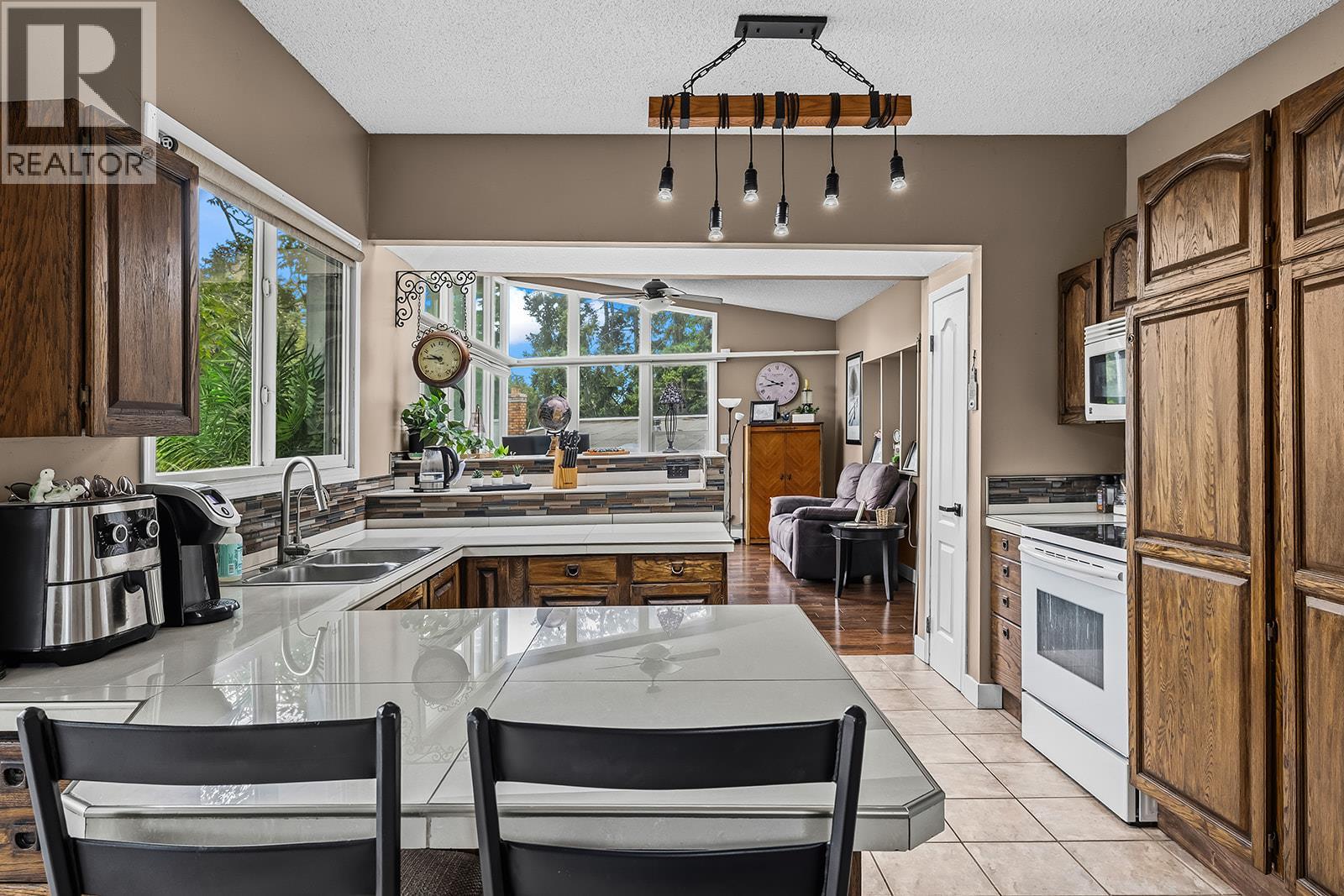 1050 Pinecrest Lane
