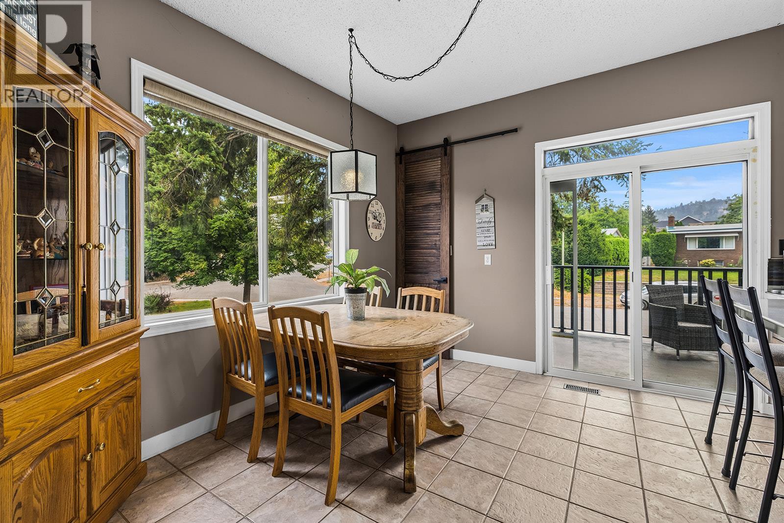 1050 Pinecrest Lane