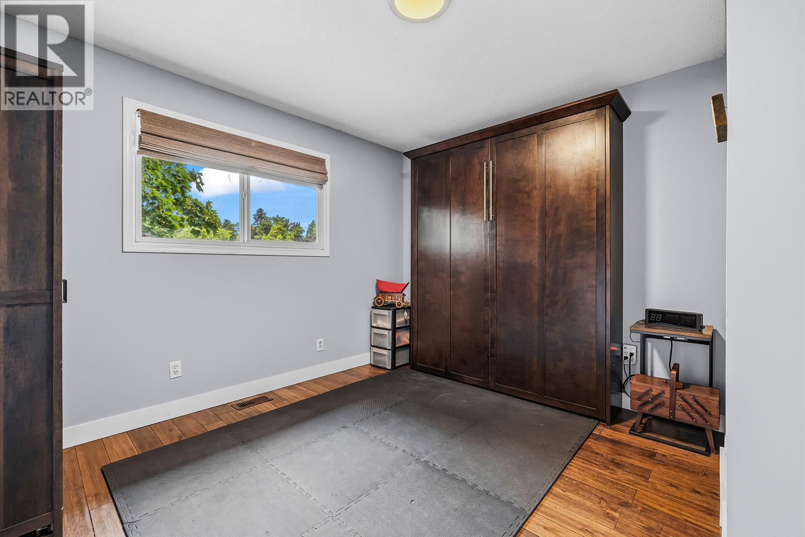 1050 Pinecrest Lane