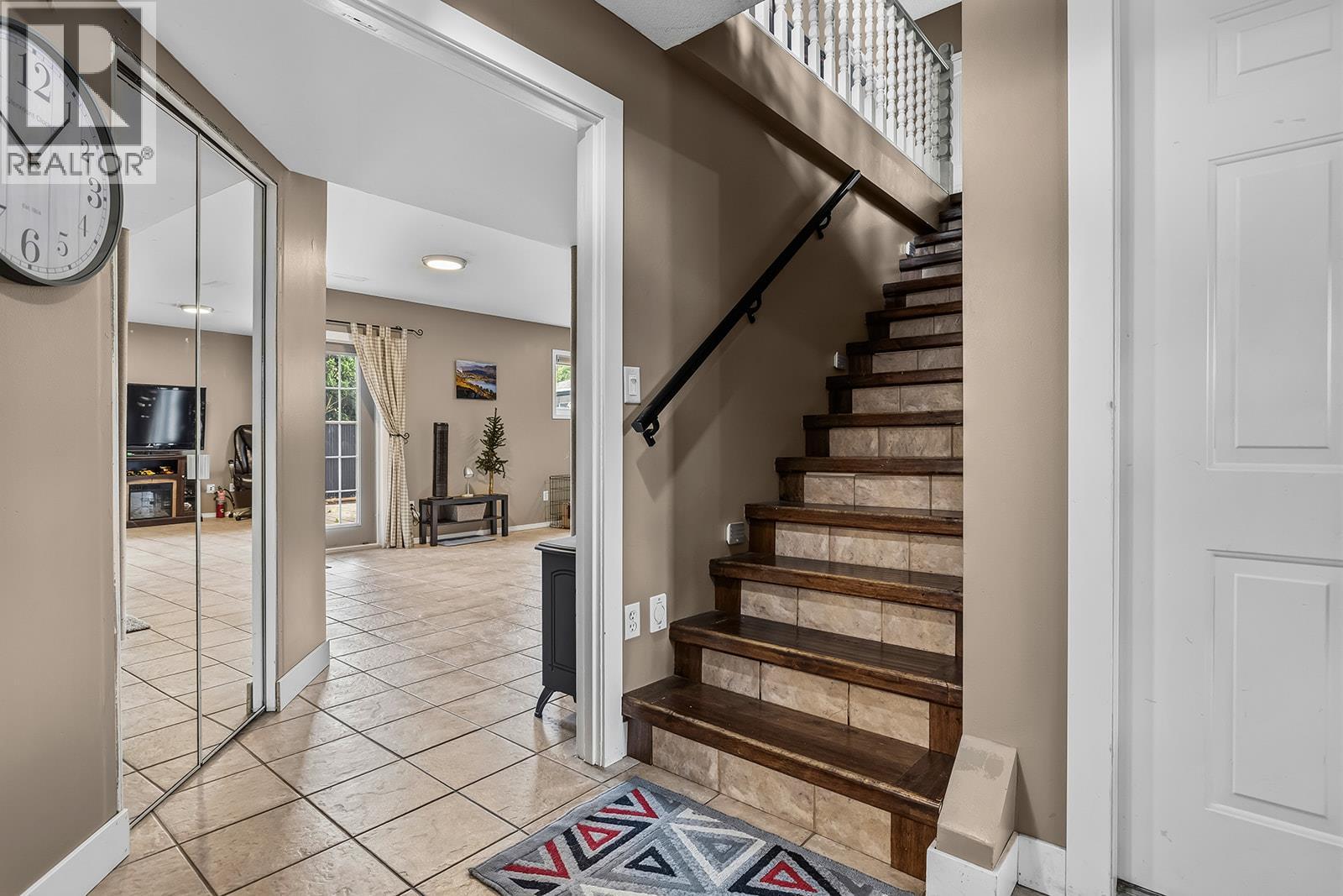 1050 Pinecrest Lane