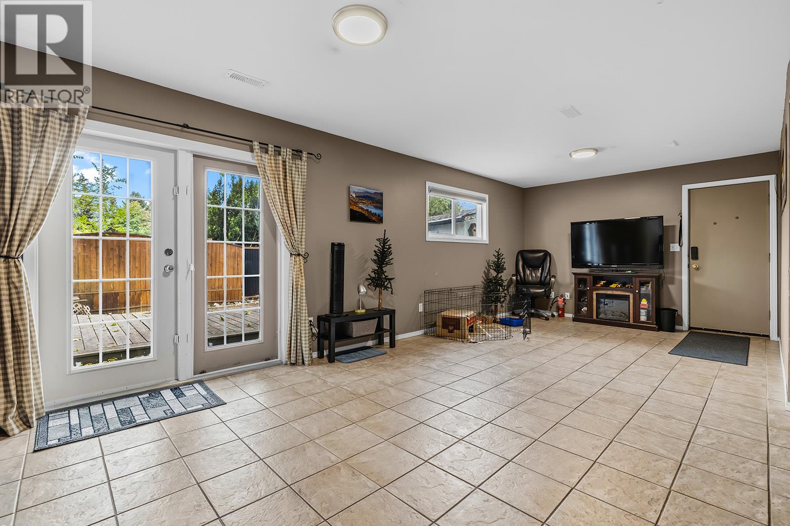 1050 Pinecrest Lane