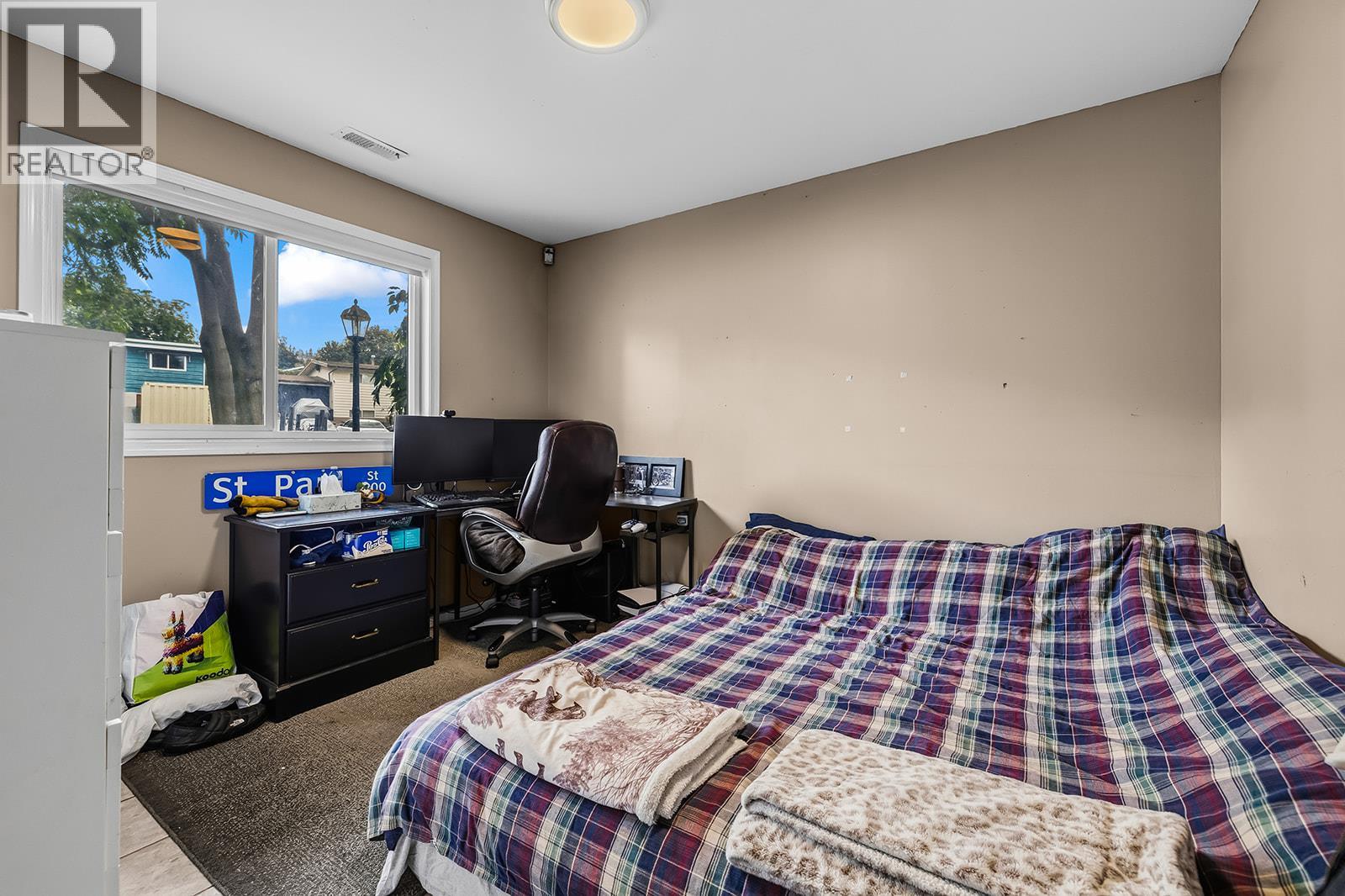 1050 Pinecrest Lane