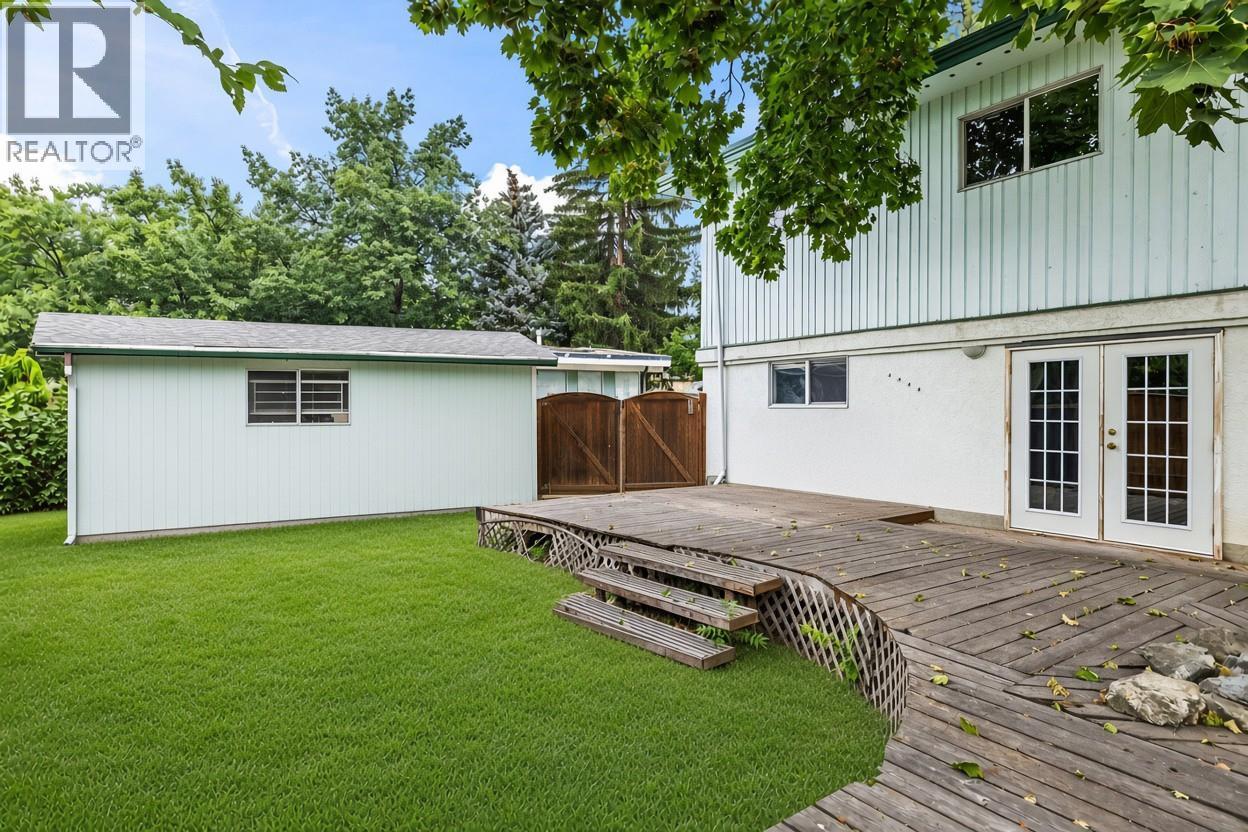 1050 Pinecrest Lane