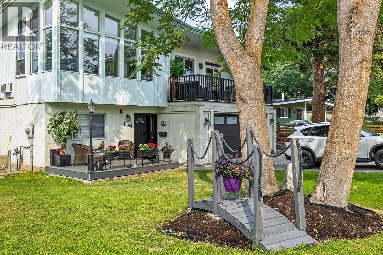 1050 Pinecrest Lane