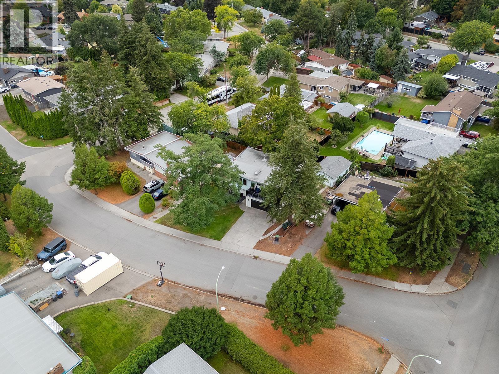1050 Pinecrest Lane