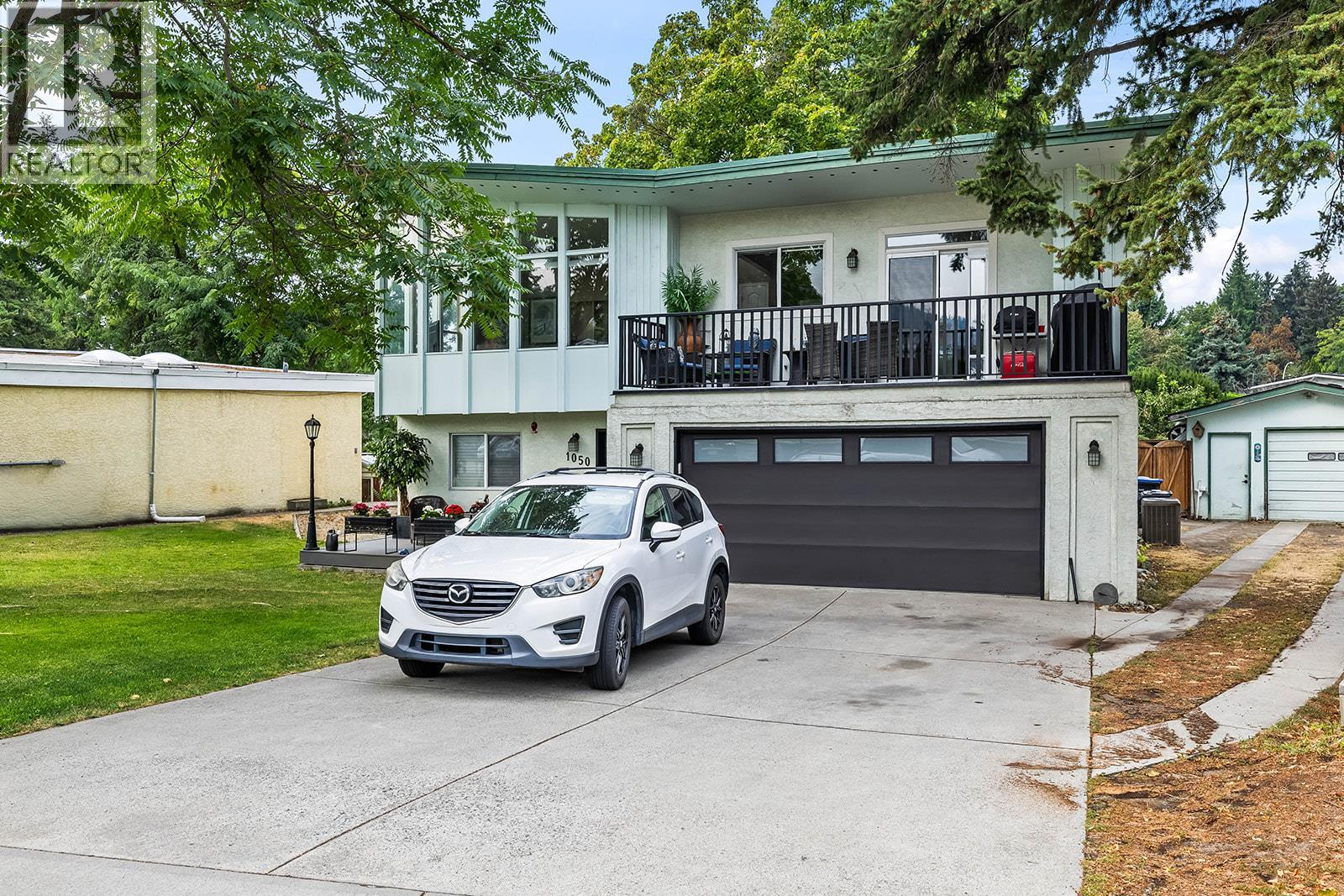 1050 Pinecrest Lane
