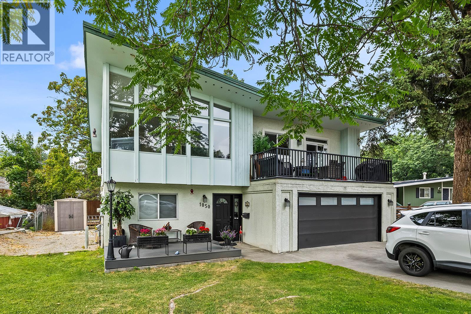 1050 Pinecrest Lane