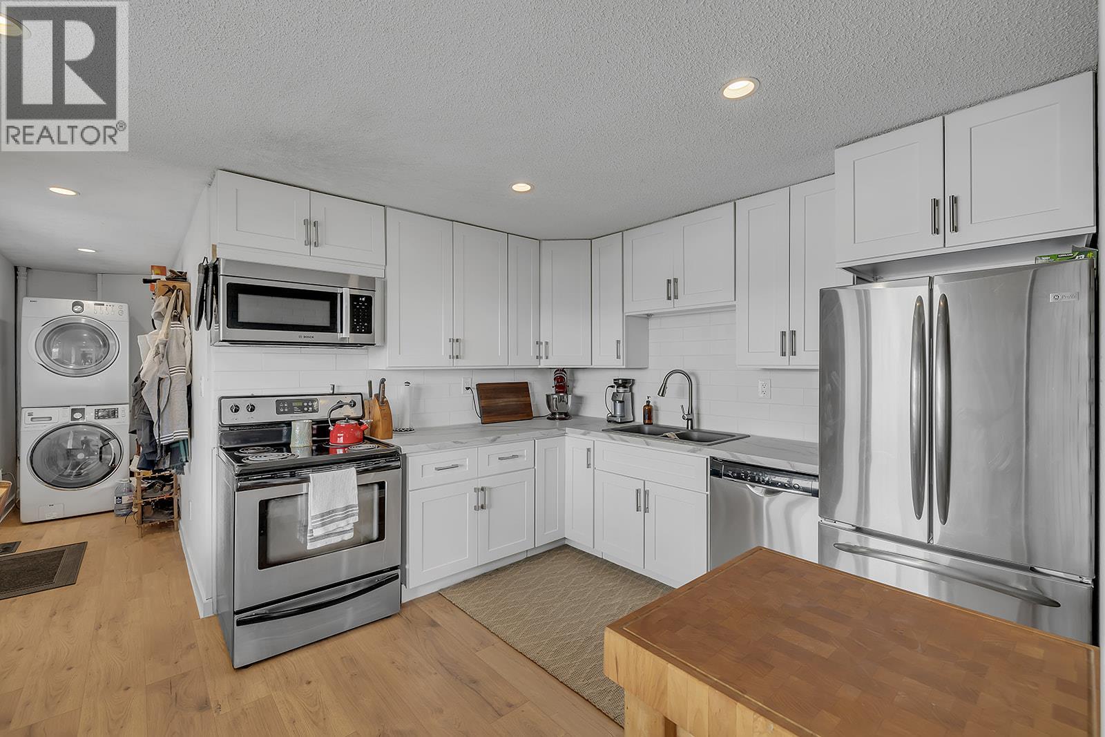 2751 Lakeview Road