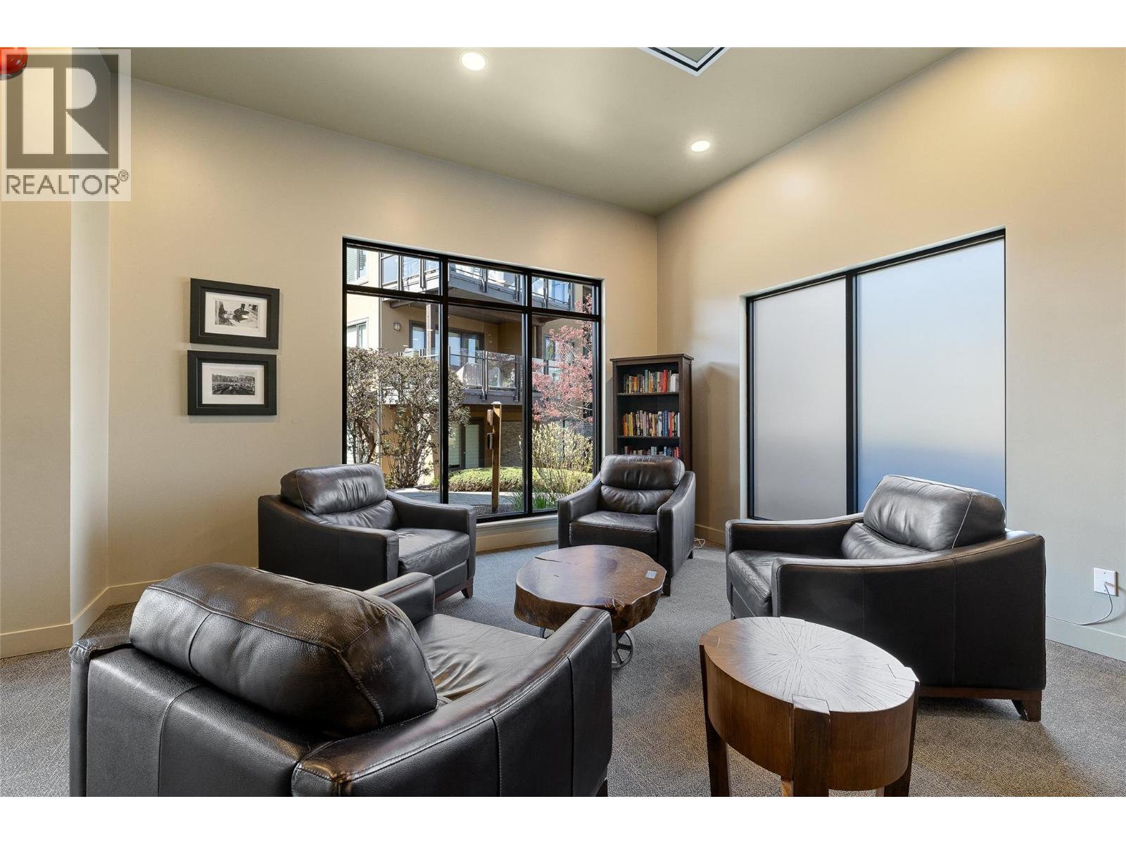 4380 Lakeshore Road Unit# PH21