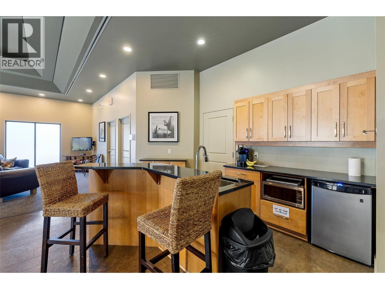 4380 Lakeshore Road Unit# PH21