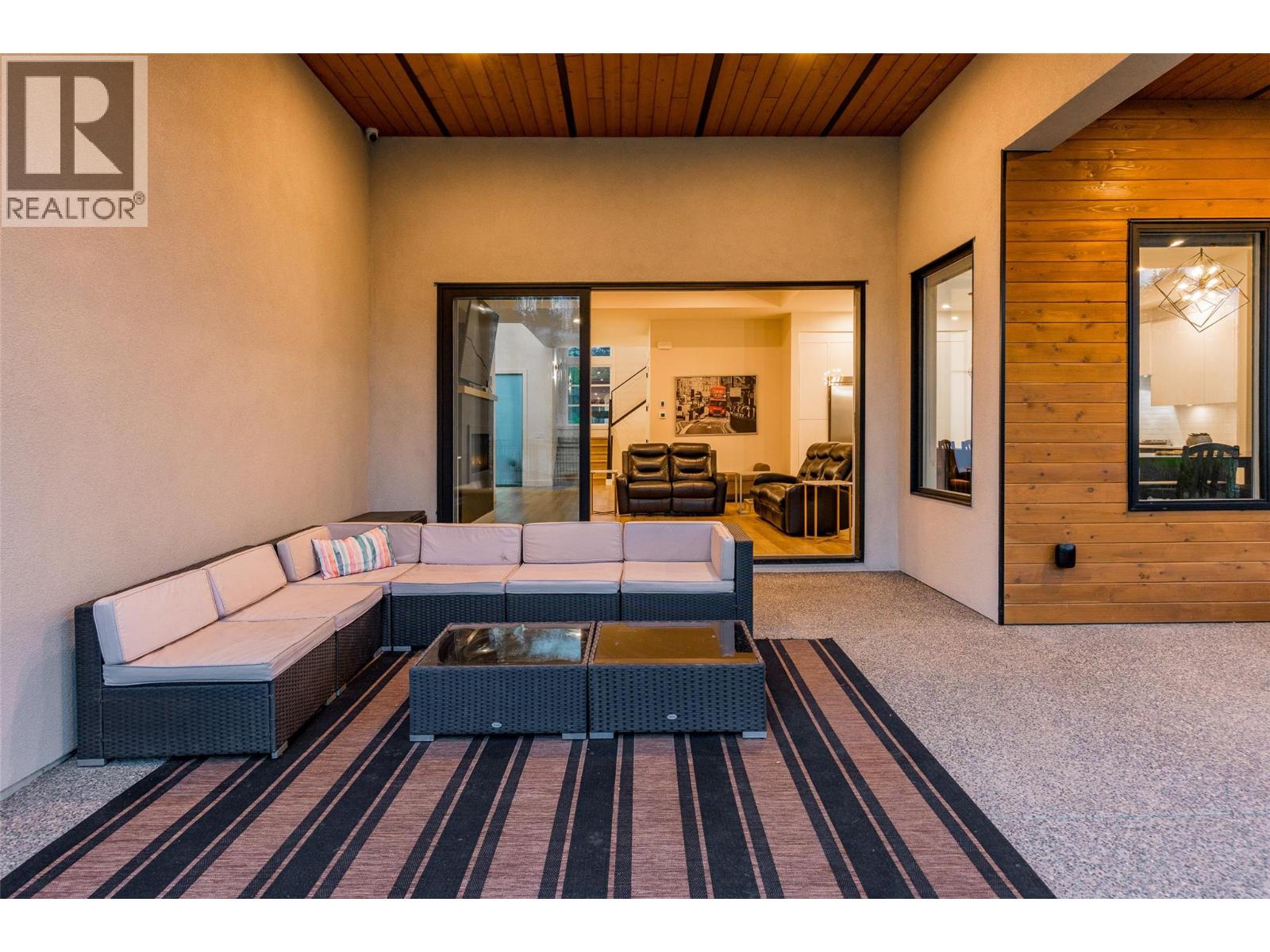 10245 Beacon Hill Drive