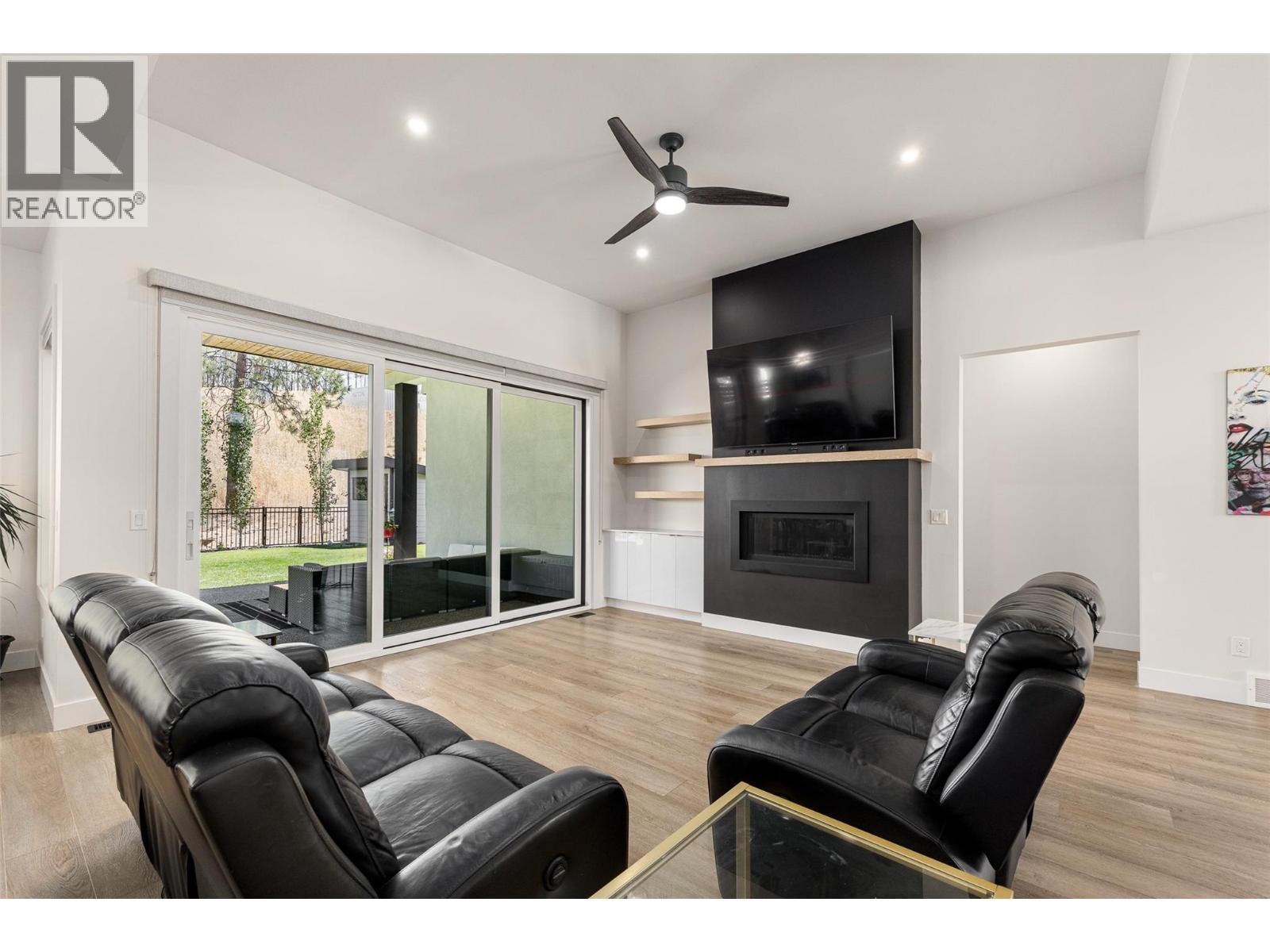 10245 Beacon Hill Drive