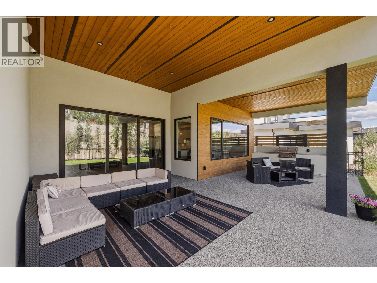 10245 Beacon Hill Drive