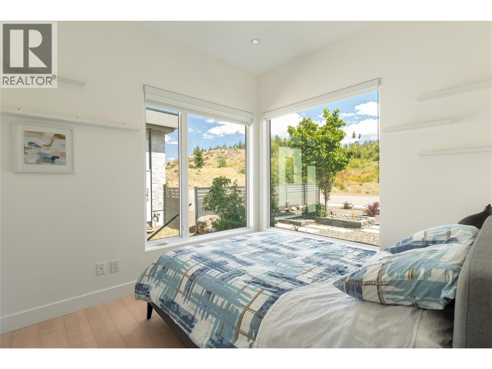 5552 Upper Mission Drive