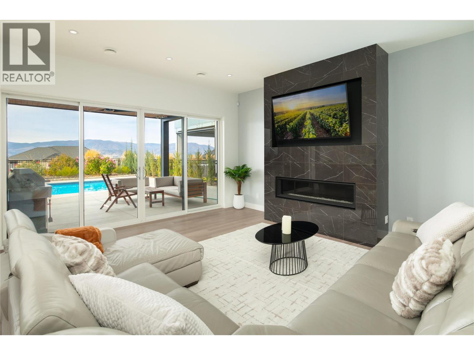 5552 Upper Mission Drive