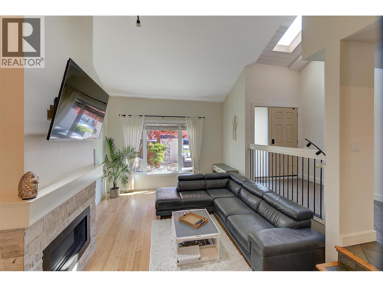 418 West Avenue