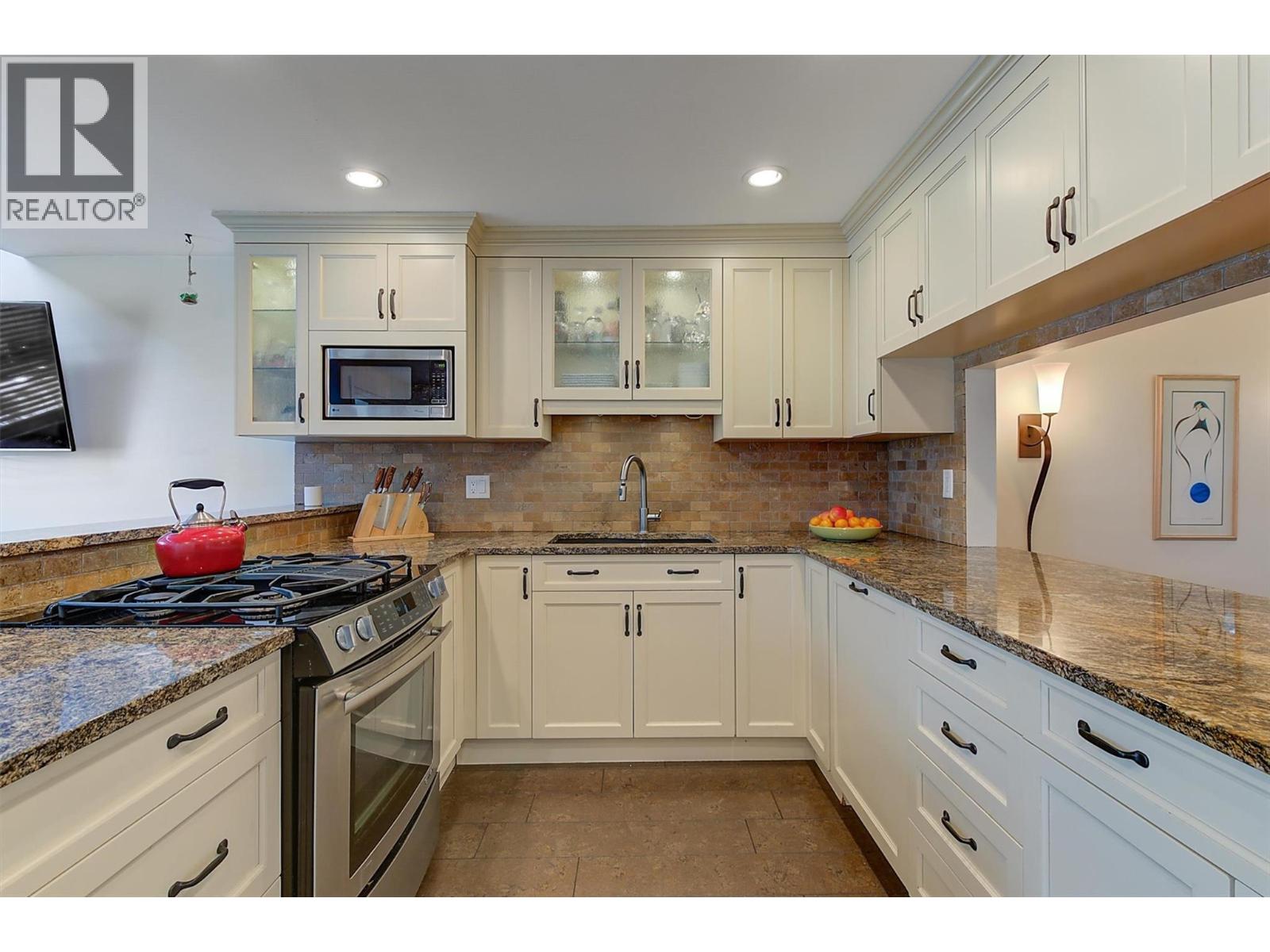 418 West Avenue
