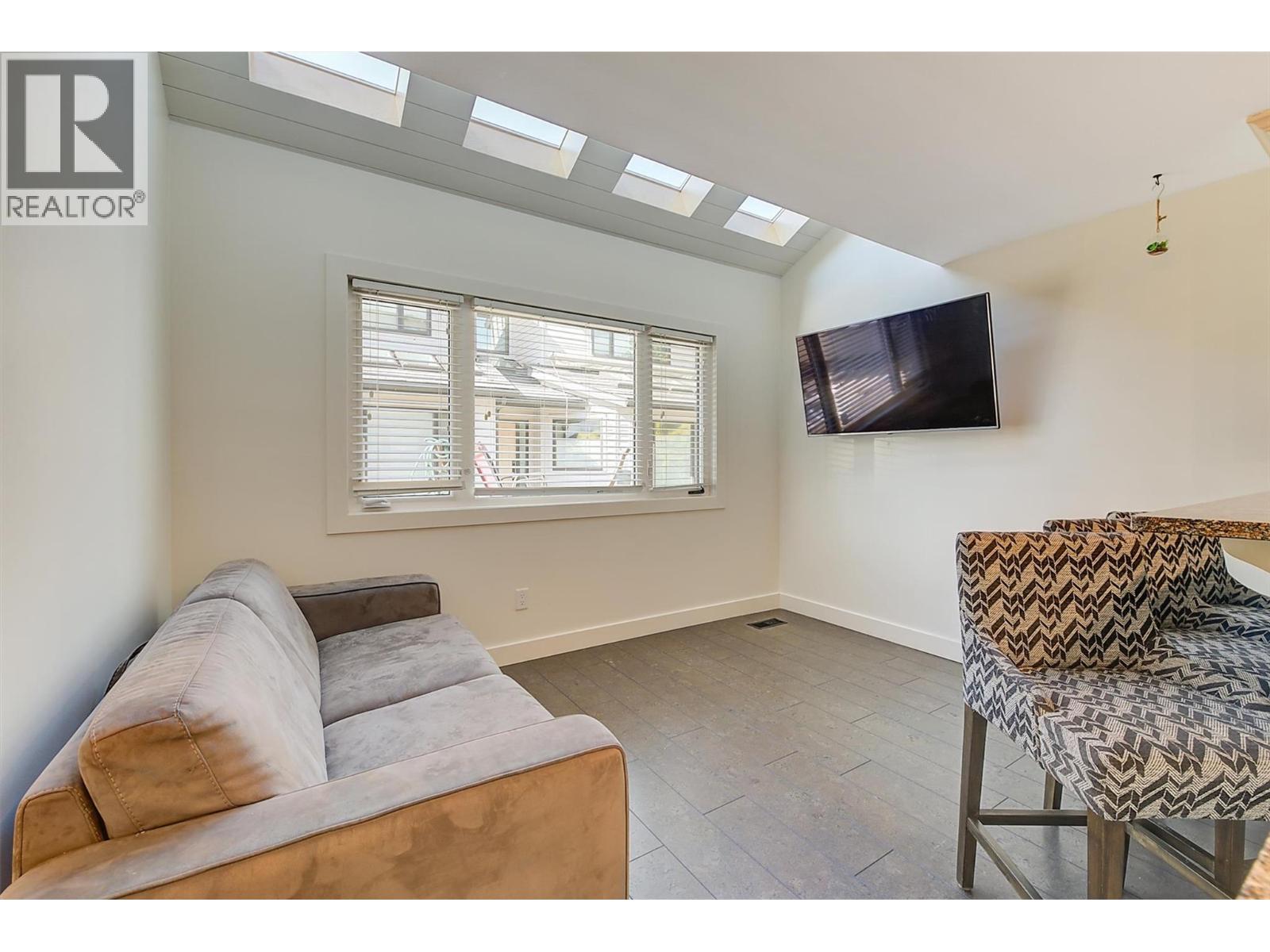 418 West Avenue