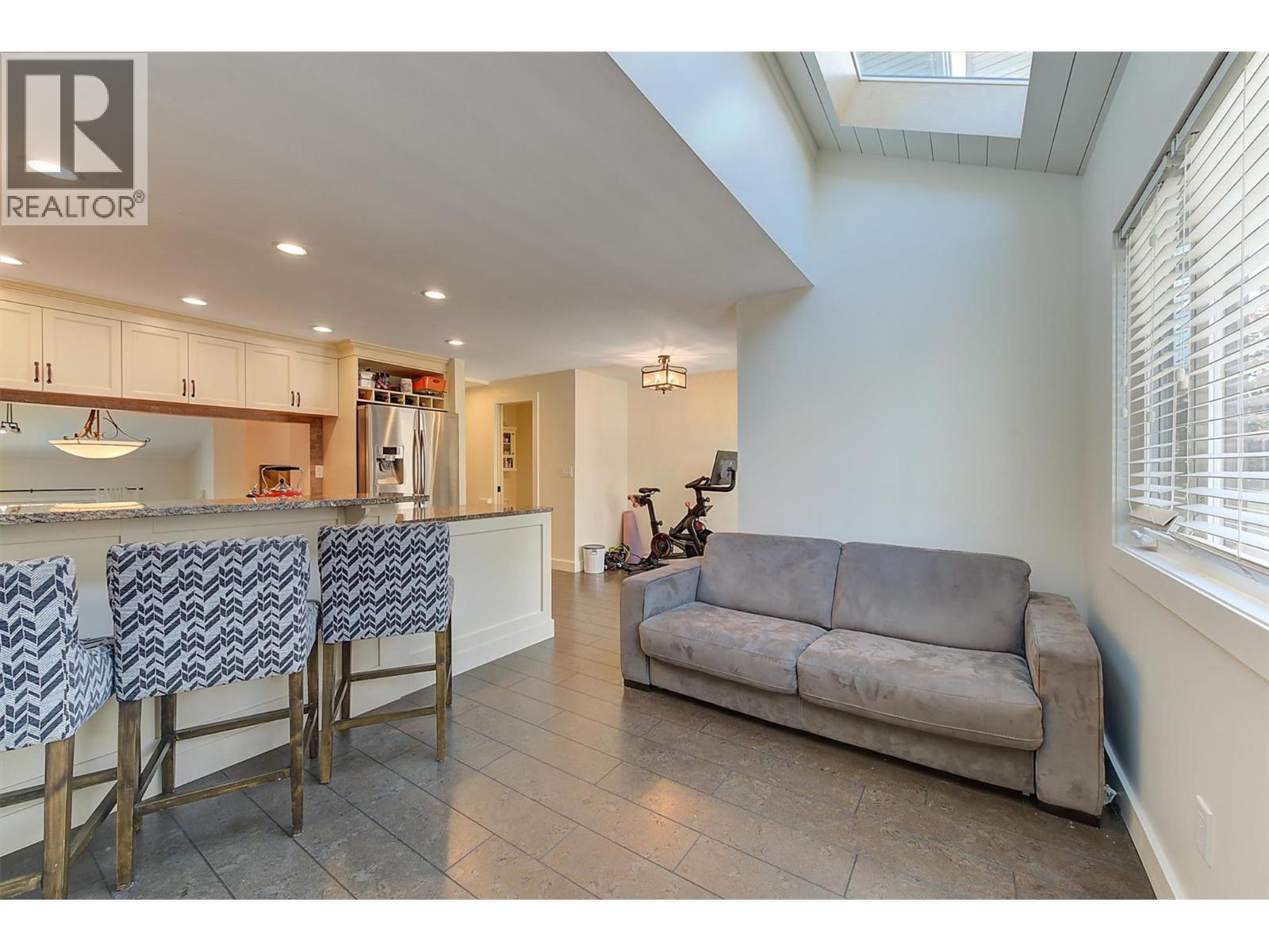 418 West Avenue