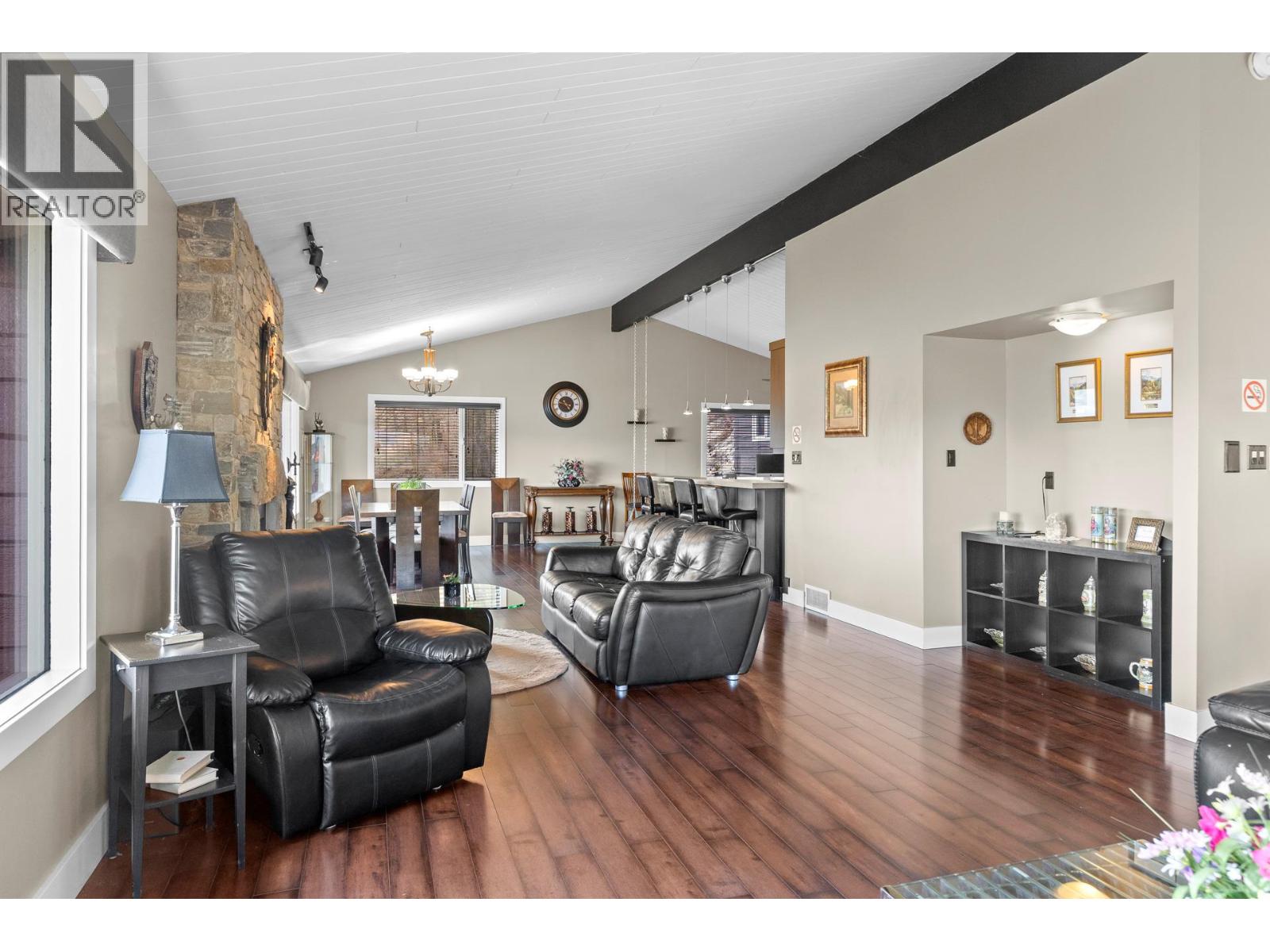 1084 Westside Road S