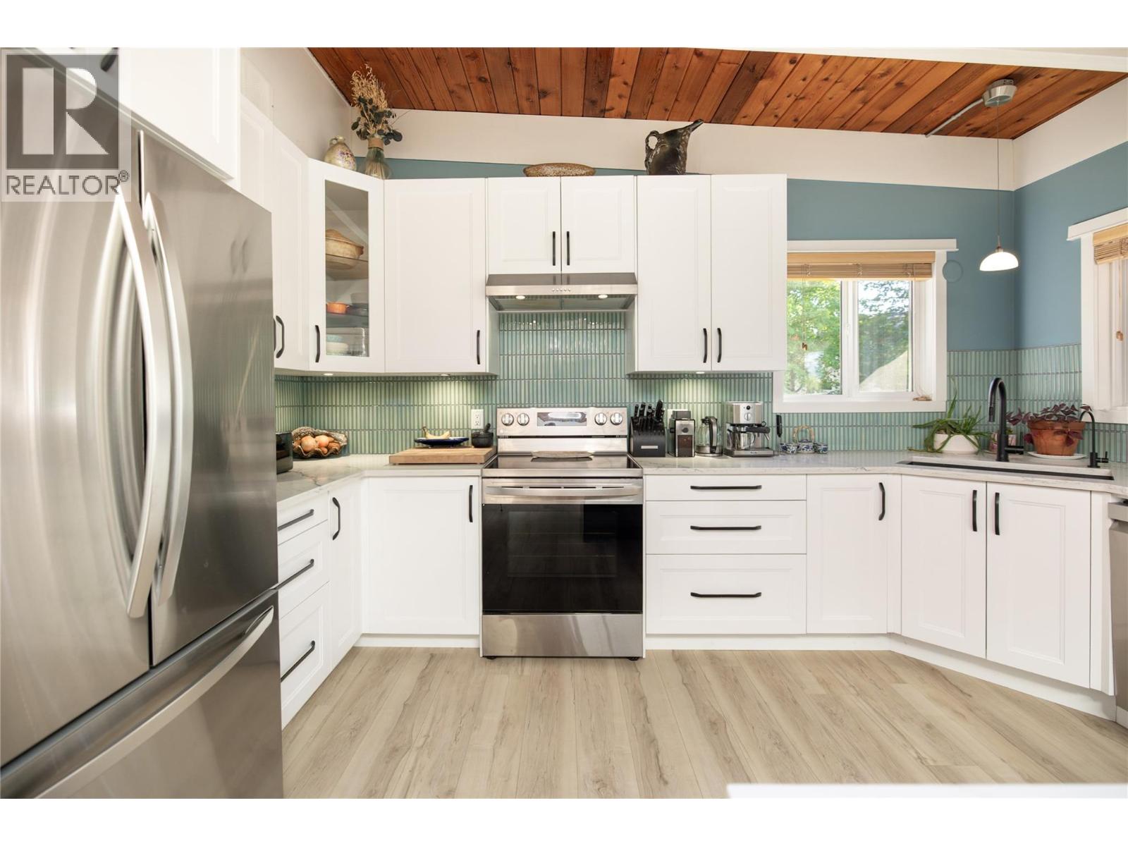 2475 Dunsmuir Road