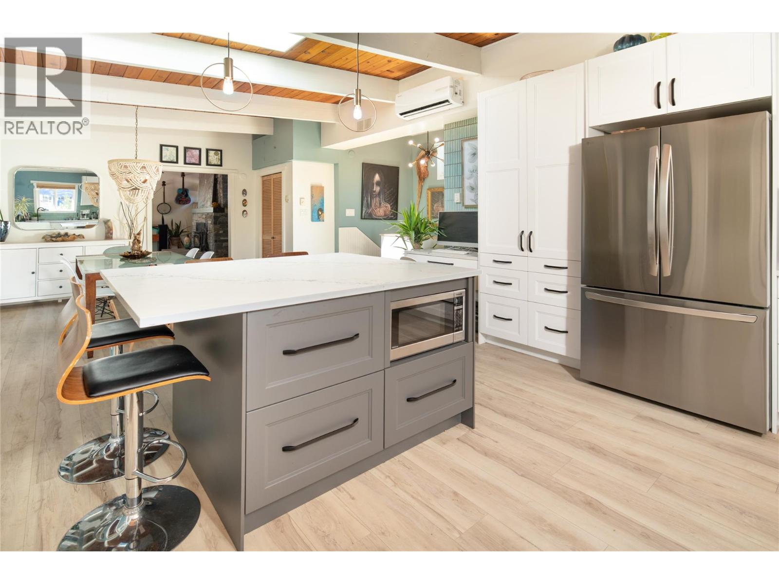 2475 Dunsmuir Road