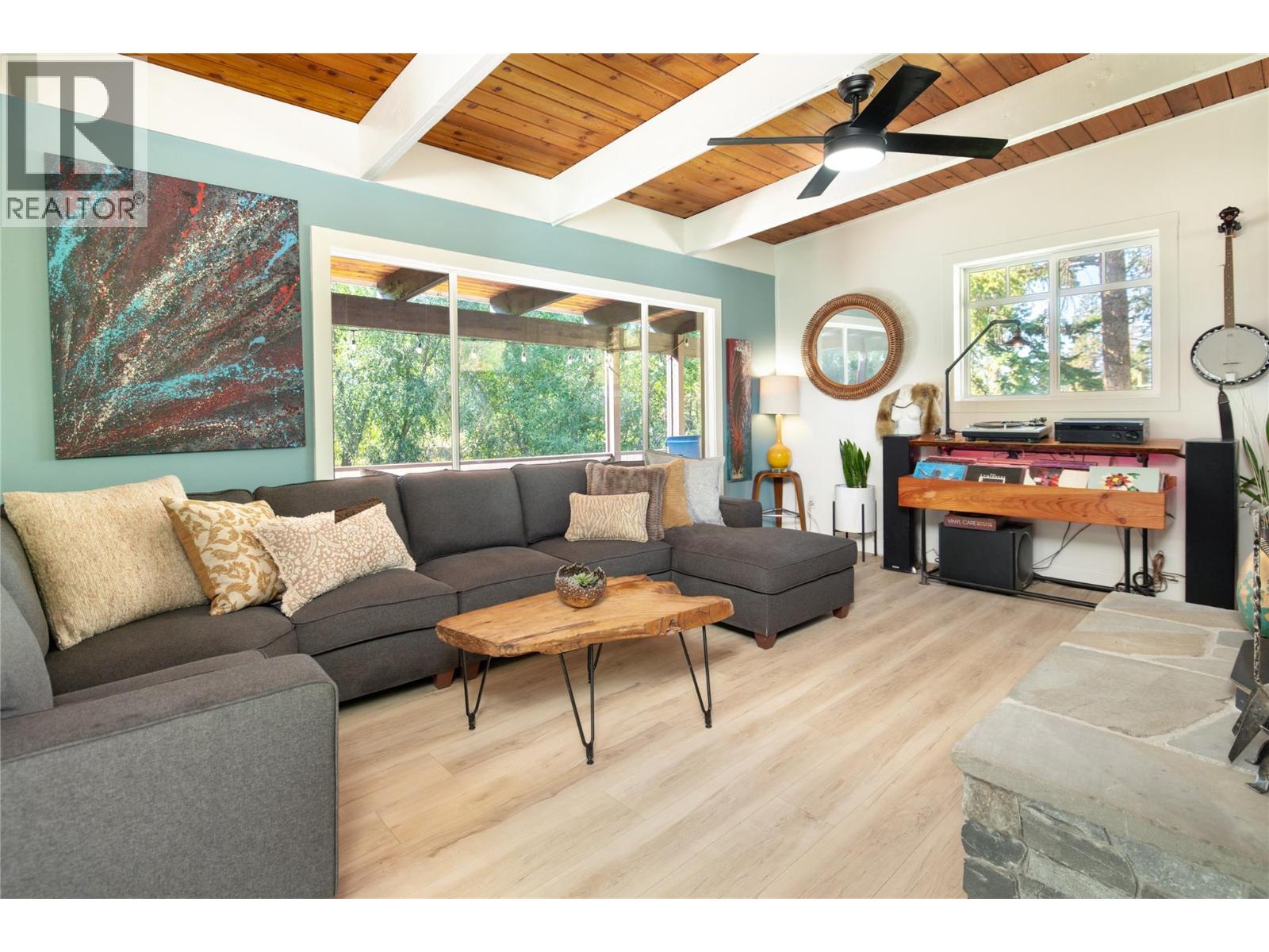 2475 Dunsmuir Road