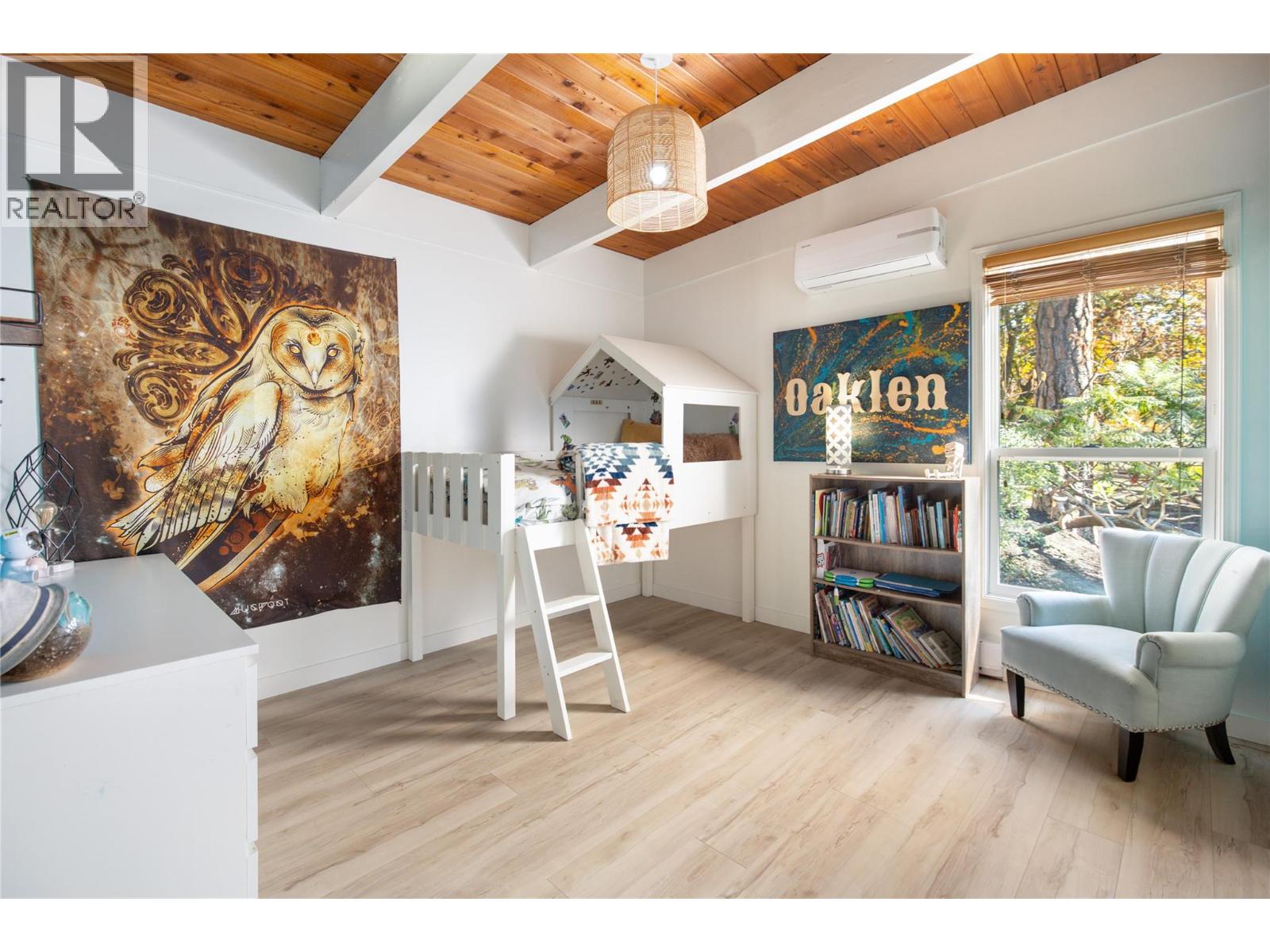 2475 Dunsmuir Road