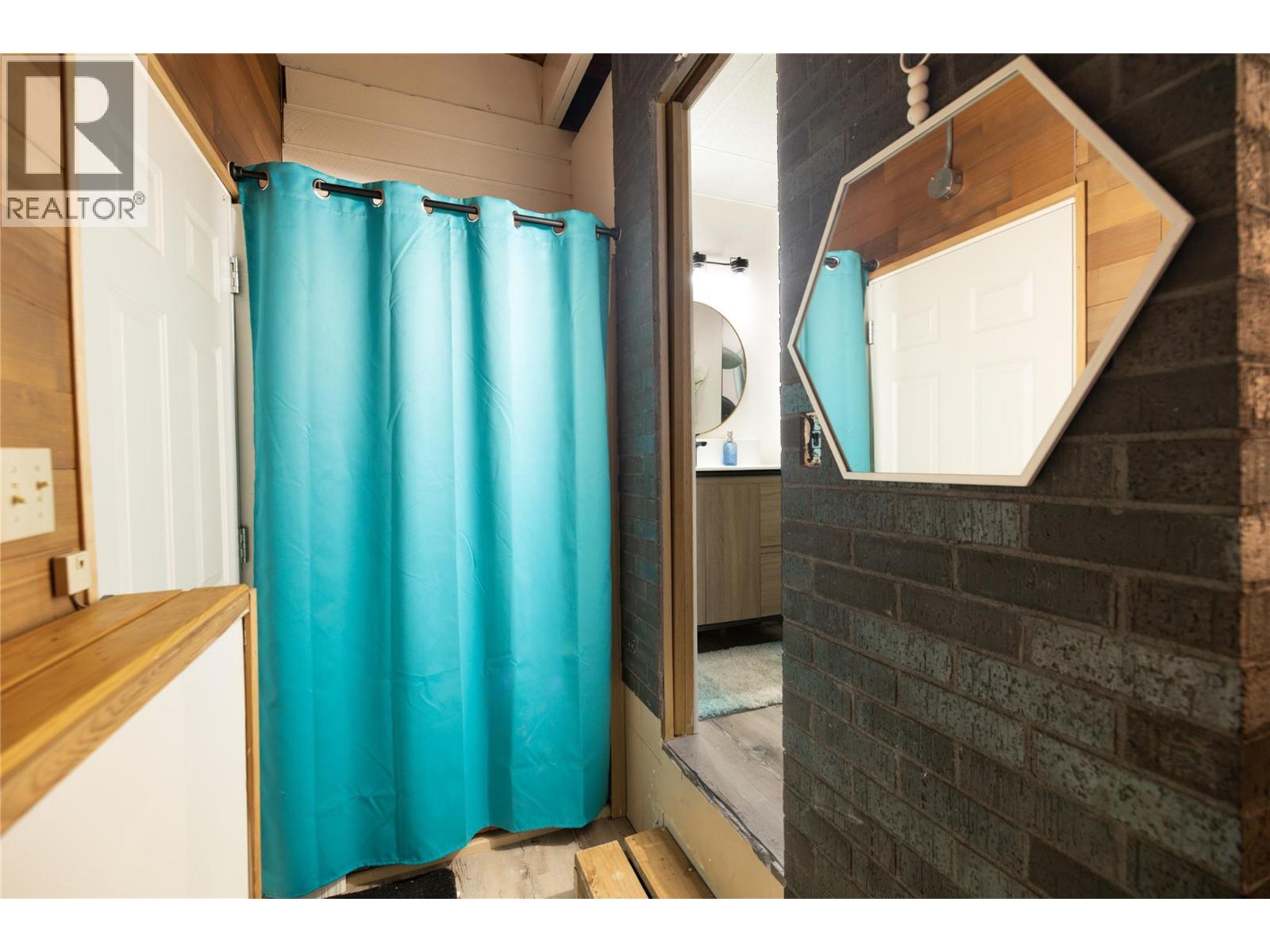 2475 Dunsmuir Road