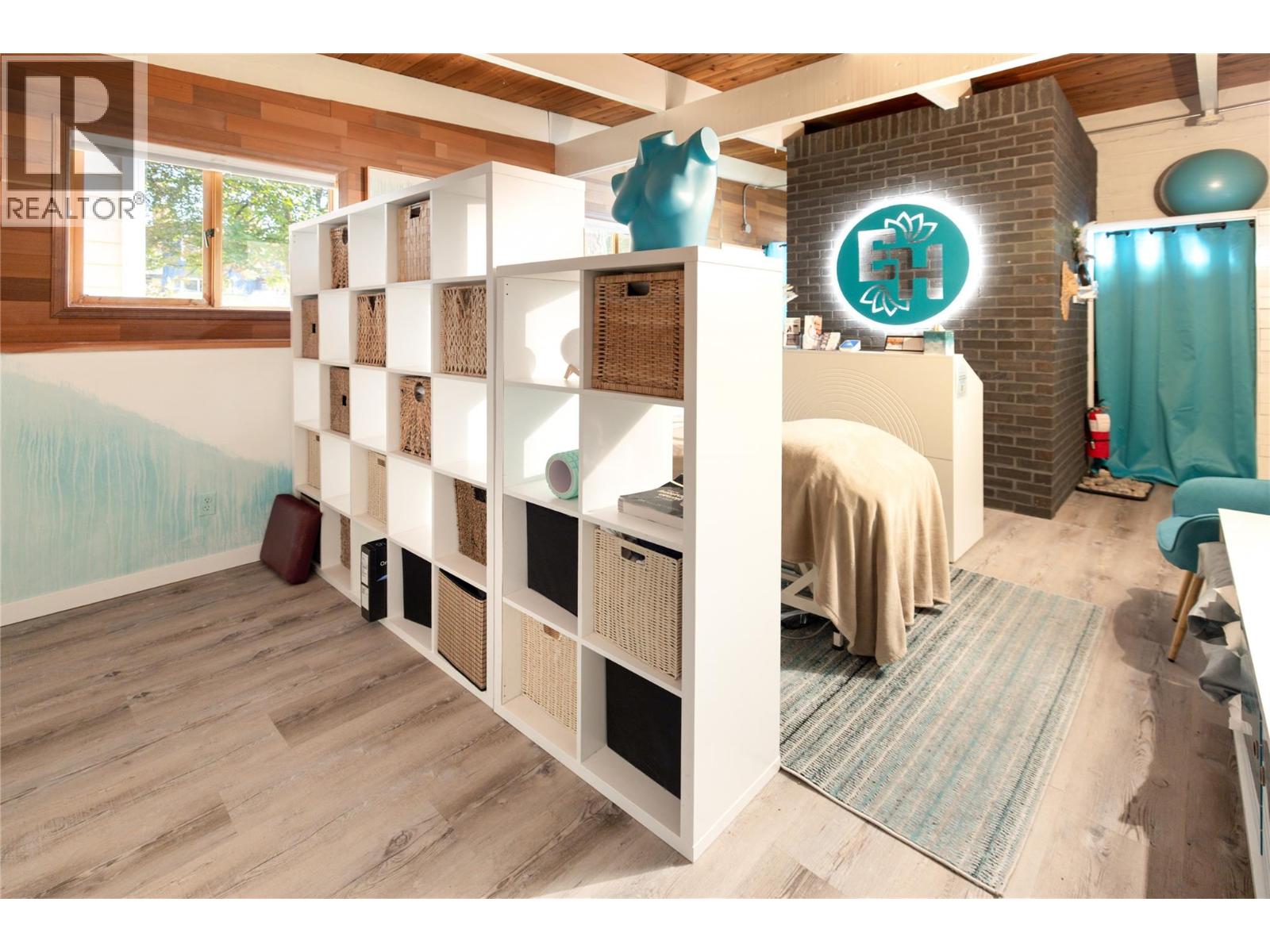 2475 Dunsmuir Road