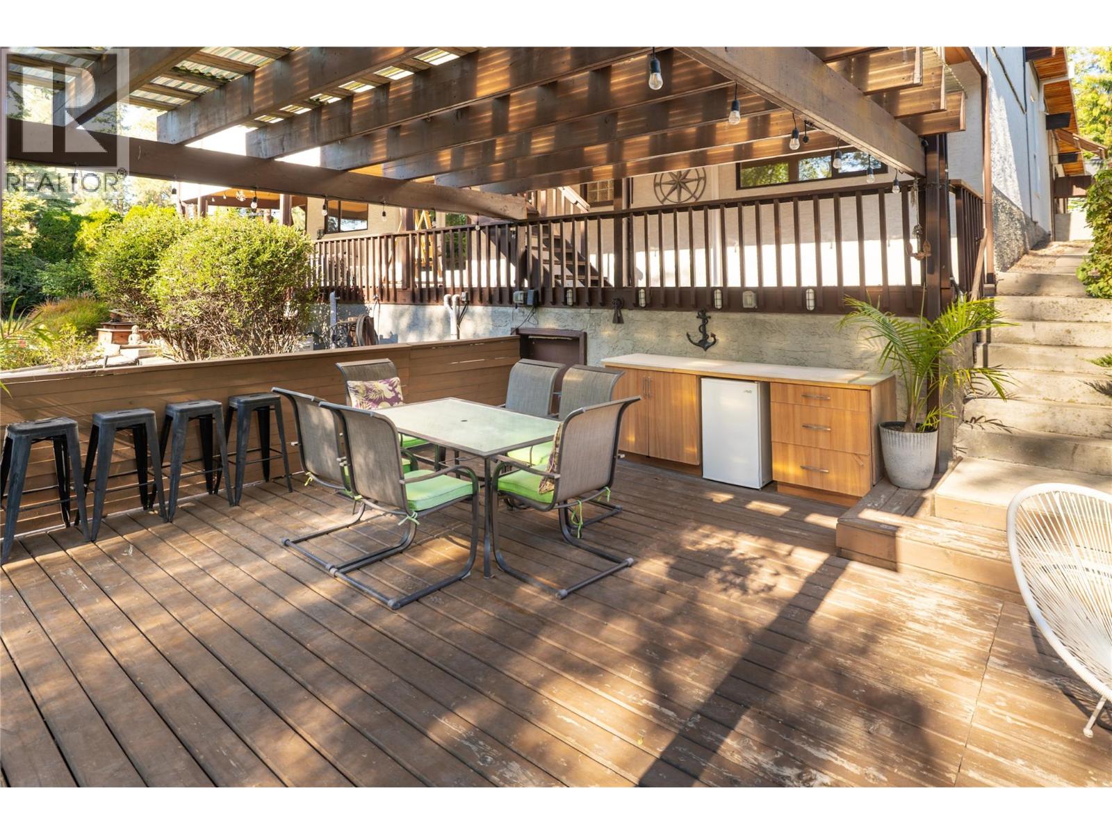 2475 Dunsmuir Road