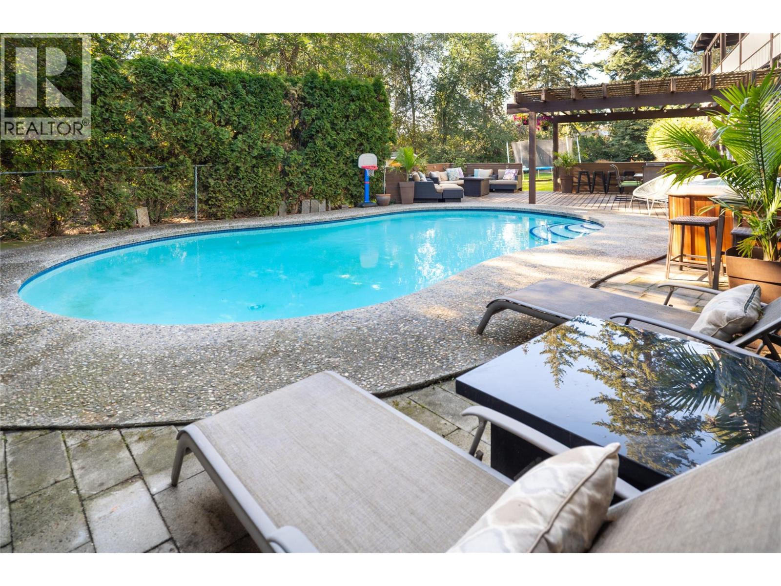 2475 Dunsmuir Road