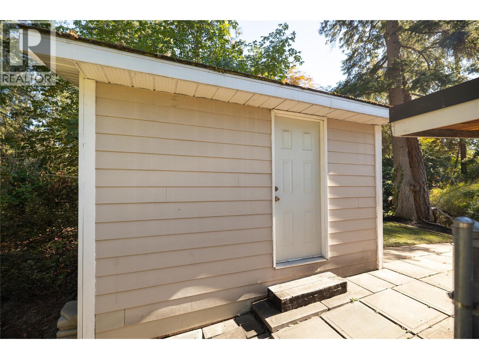 2475 Dunsmuir Road
