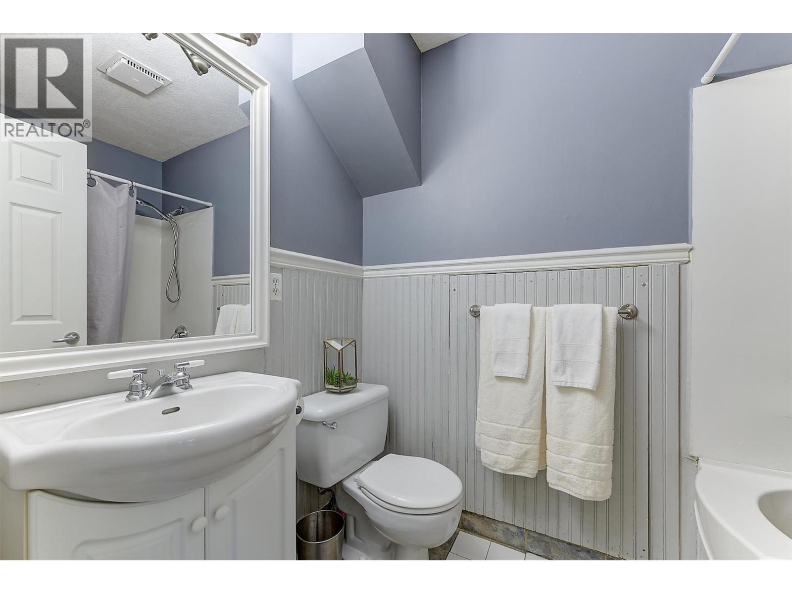 3155 Gordon Drive Unit# 404