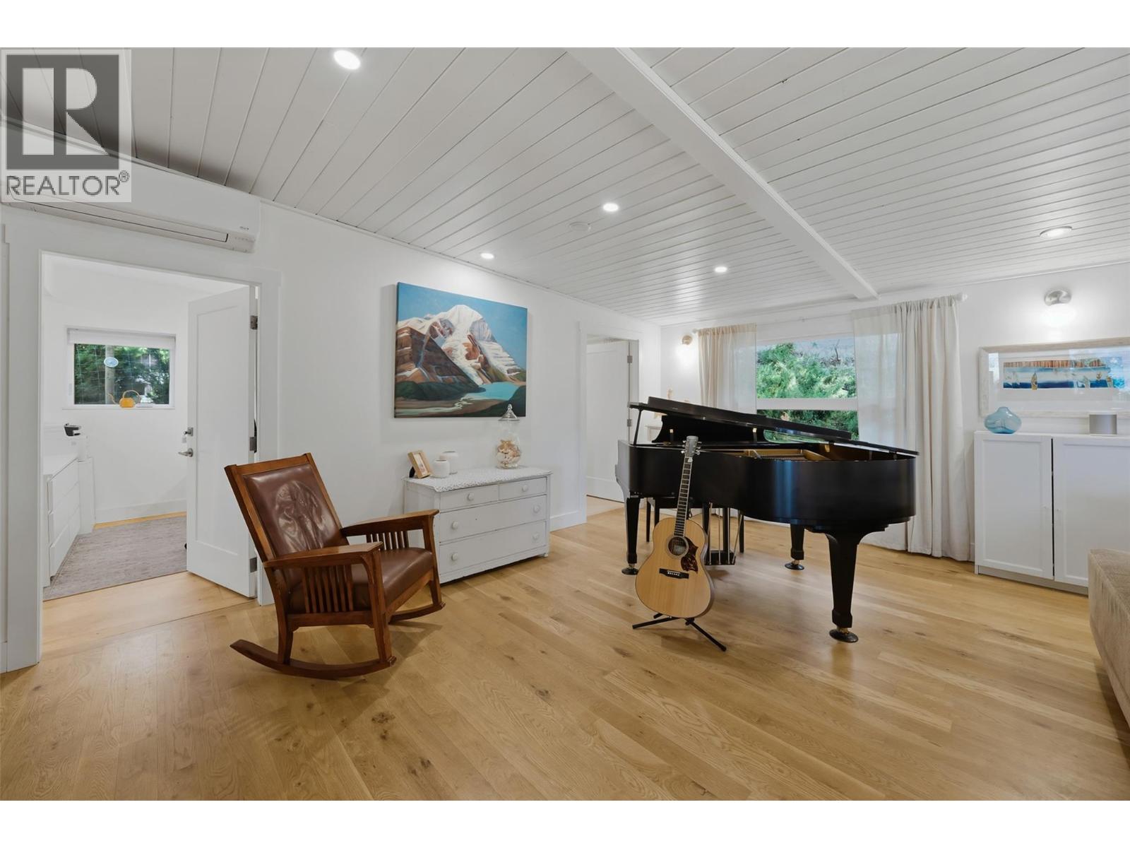 5147 Lakeshore Road