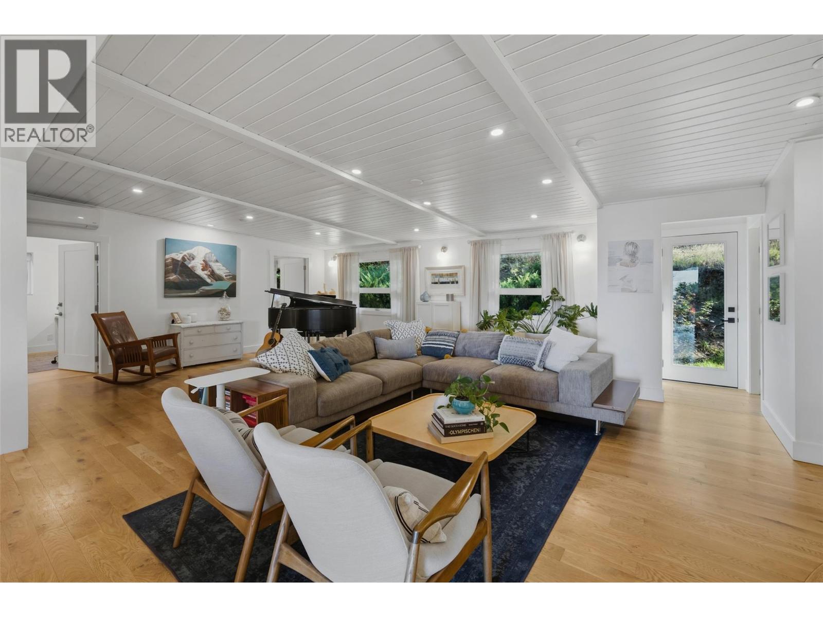 5147 Lakeshore Road