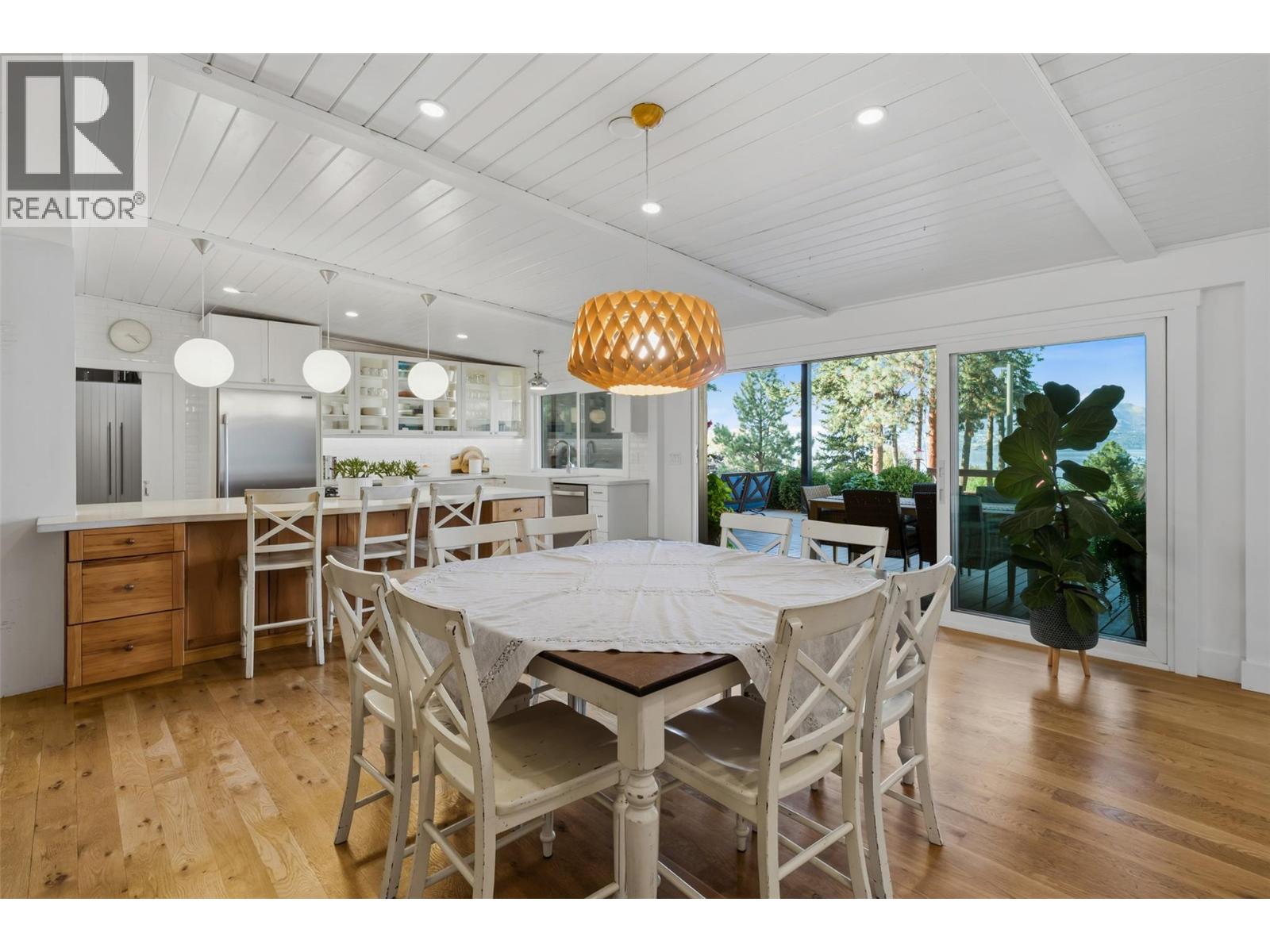 5147 Lakeshore Road