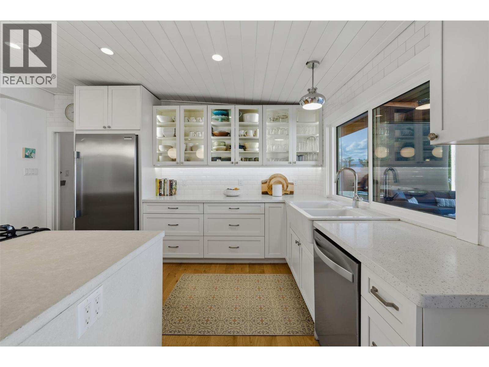 5147 Lakeshore Road