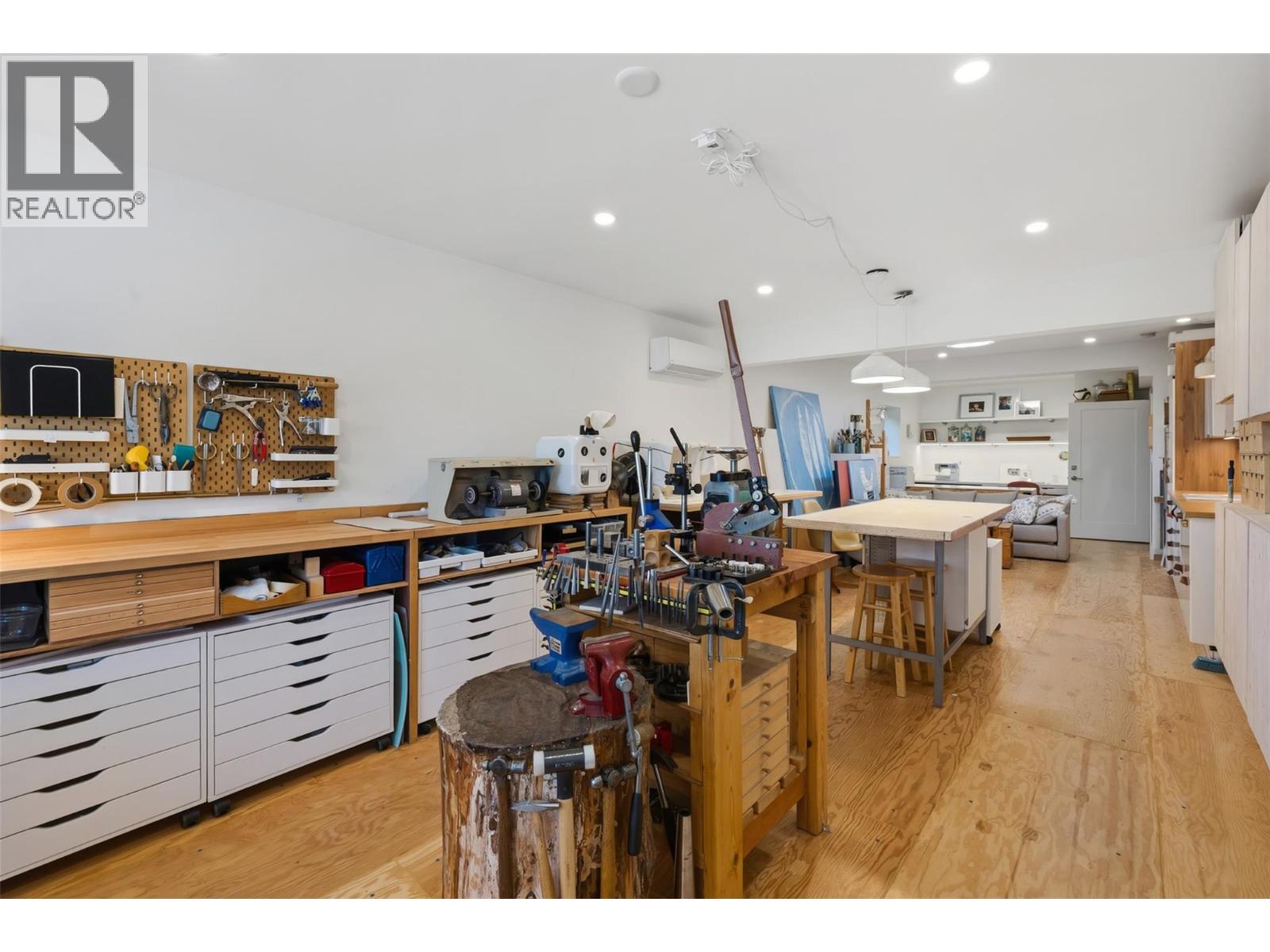 5147 Lakeshore Road