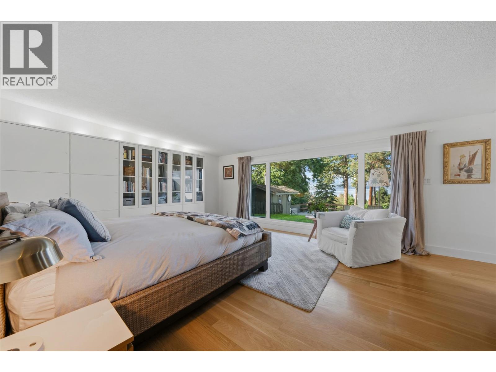 5147 Lakeshore Road