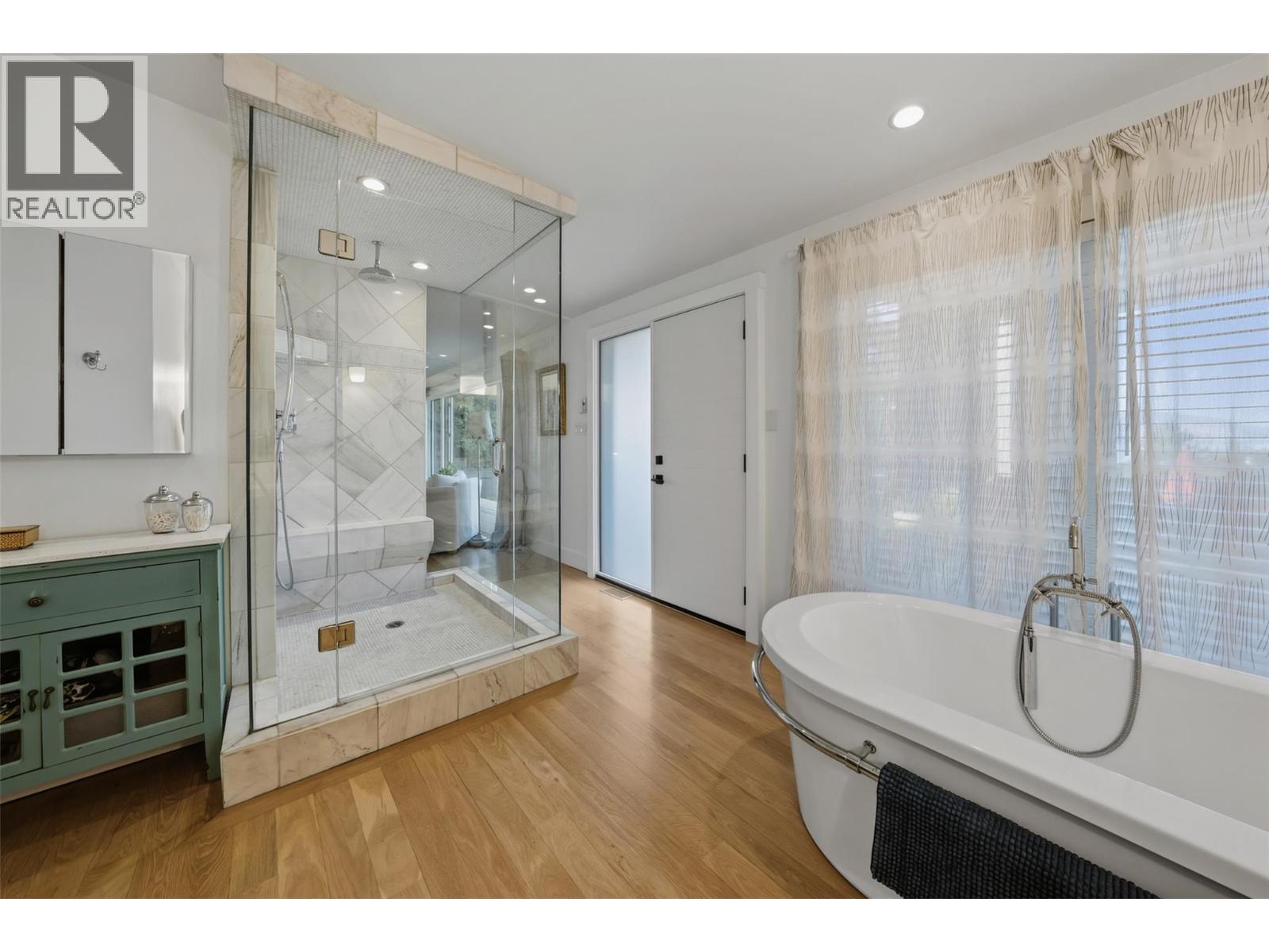 5147 Lakeshore Road