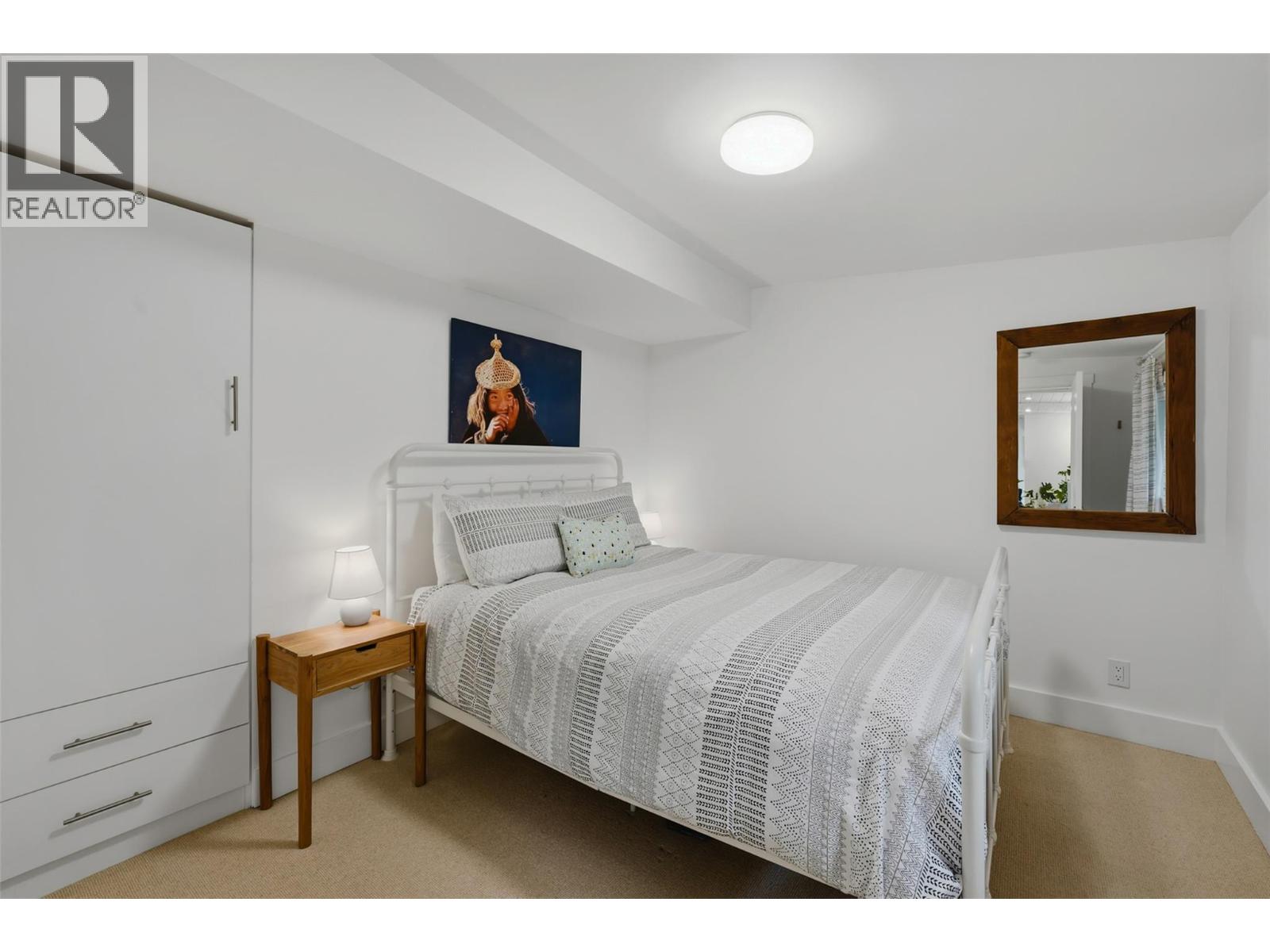 5147 Lakeshore Road