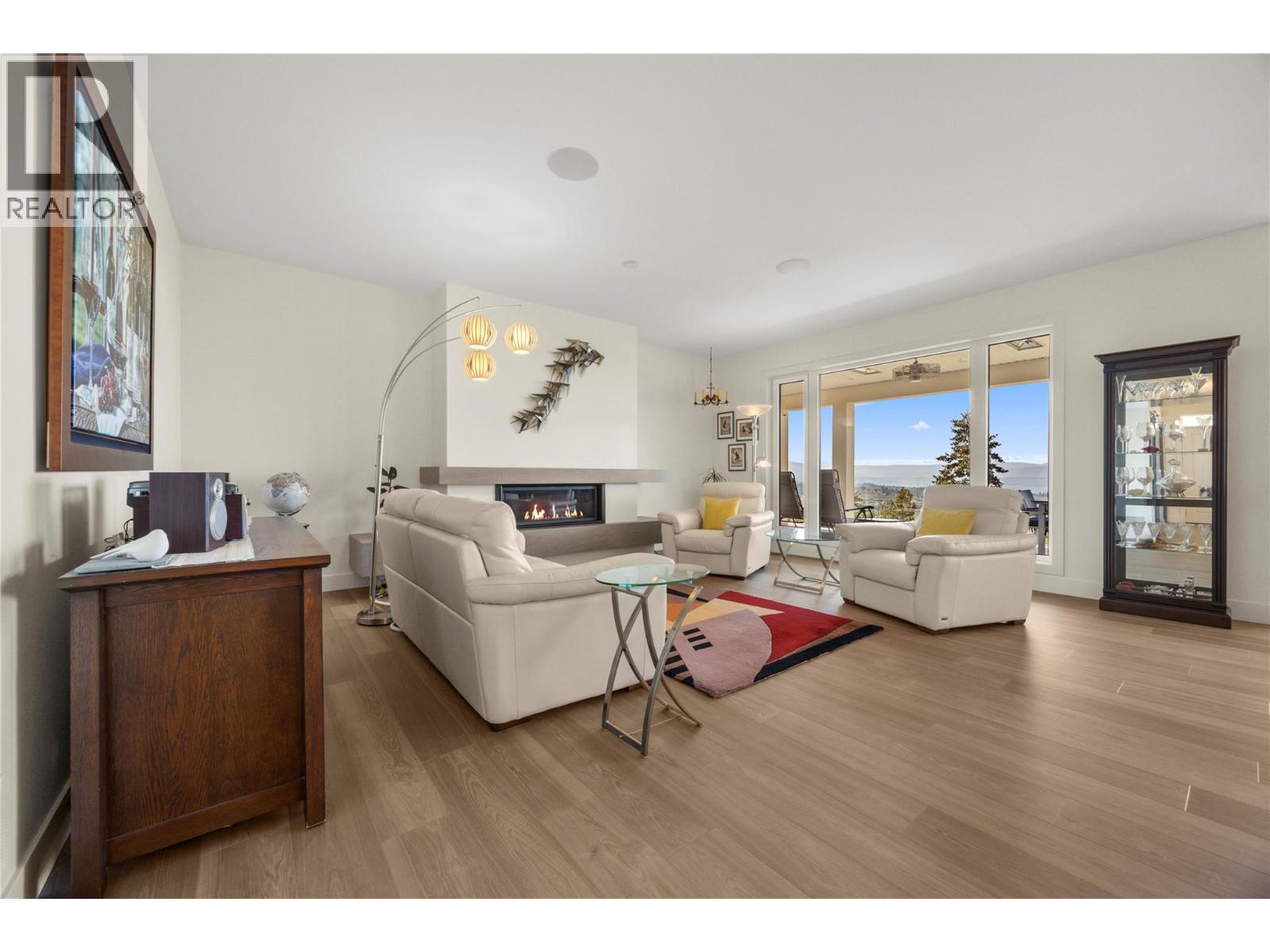 2442 Bella Vista Street